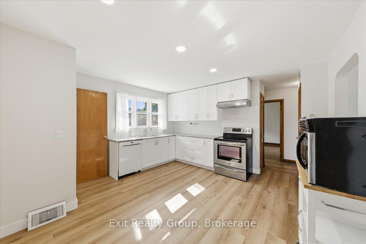 Photo 10 of 33 First Avenue, Quinte West, Trenton Ward — HOMEH