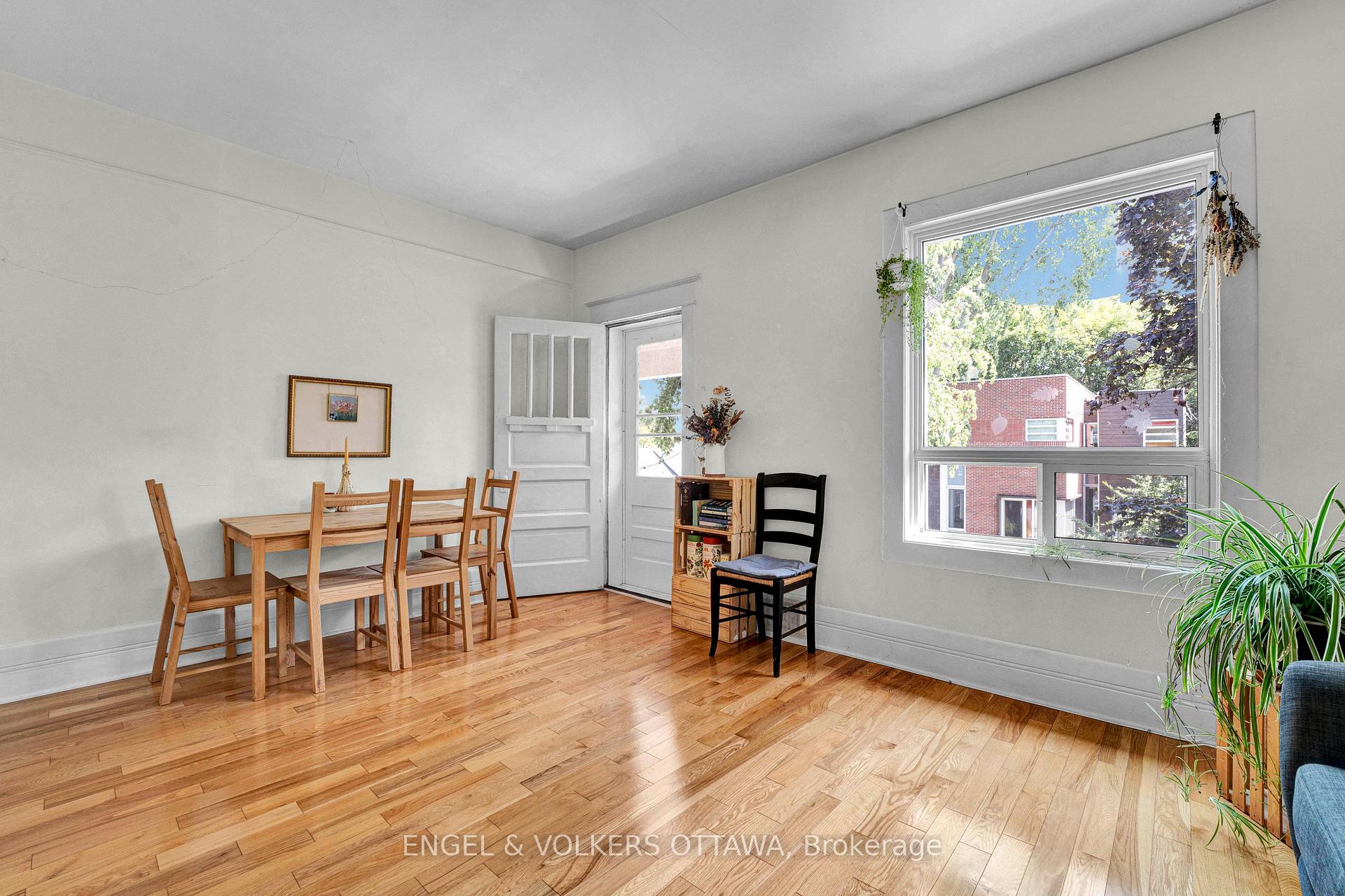Photo 2 of Unit 2, 172 Ivy Crescent, Ottawa, Lindenlea — HOMEH