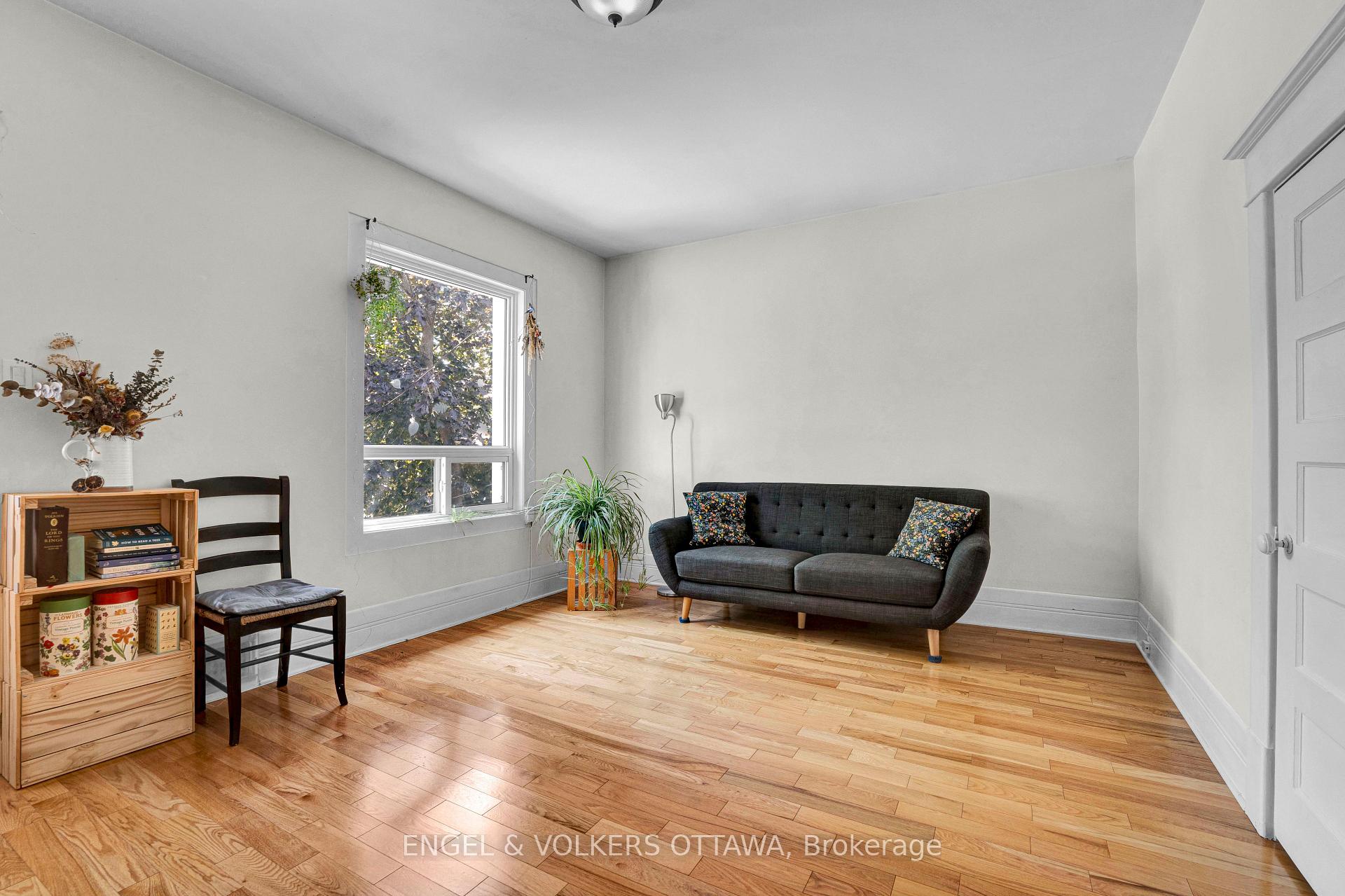 Photo 3 of Unit 2, 172 Ivy Crescent, Ottawa, Lindenlea — HOMEH