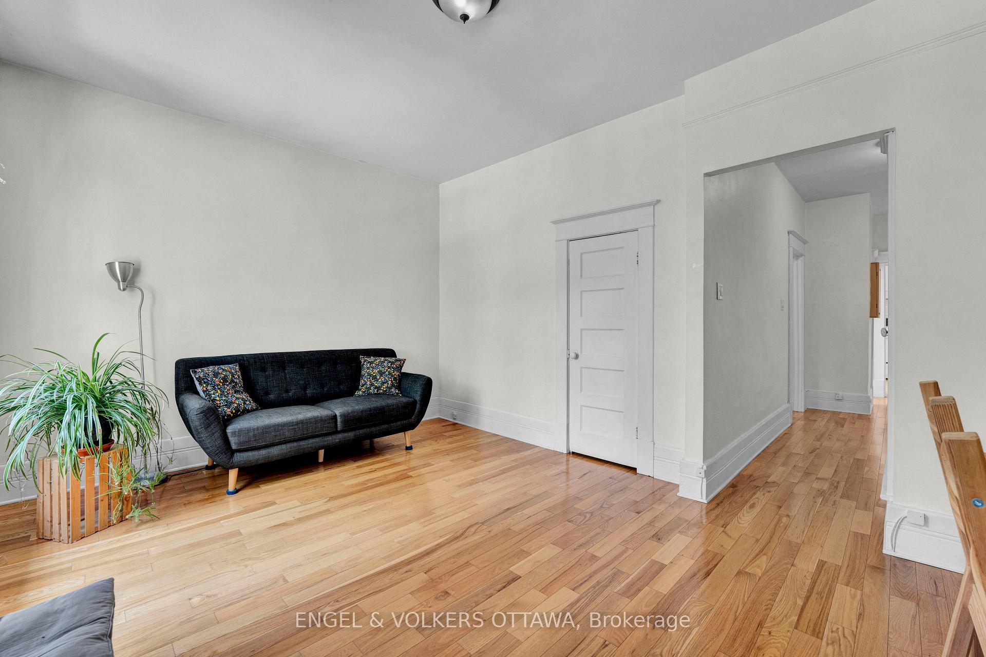 Photo 4 of Unit 2, 172 Ivy Crescent, Ottawa, Lindenlea — HOMEH