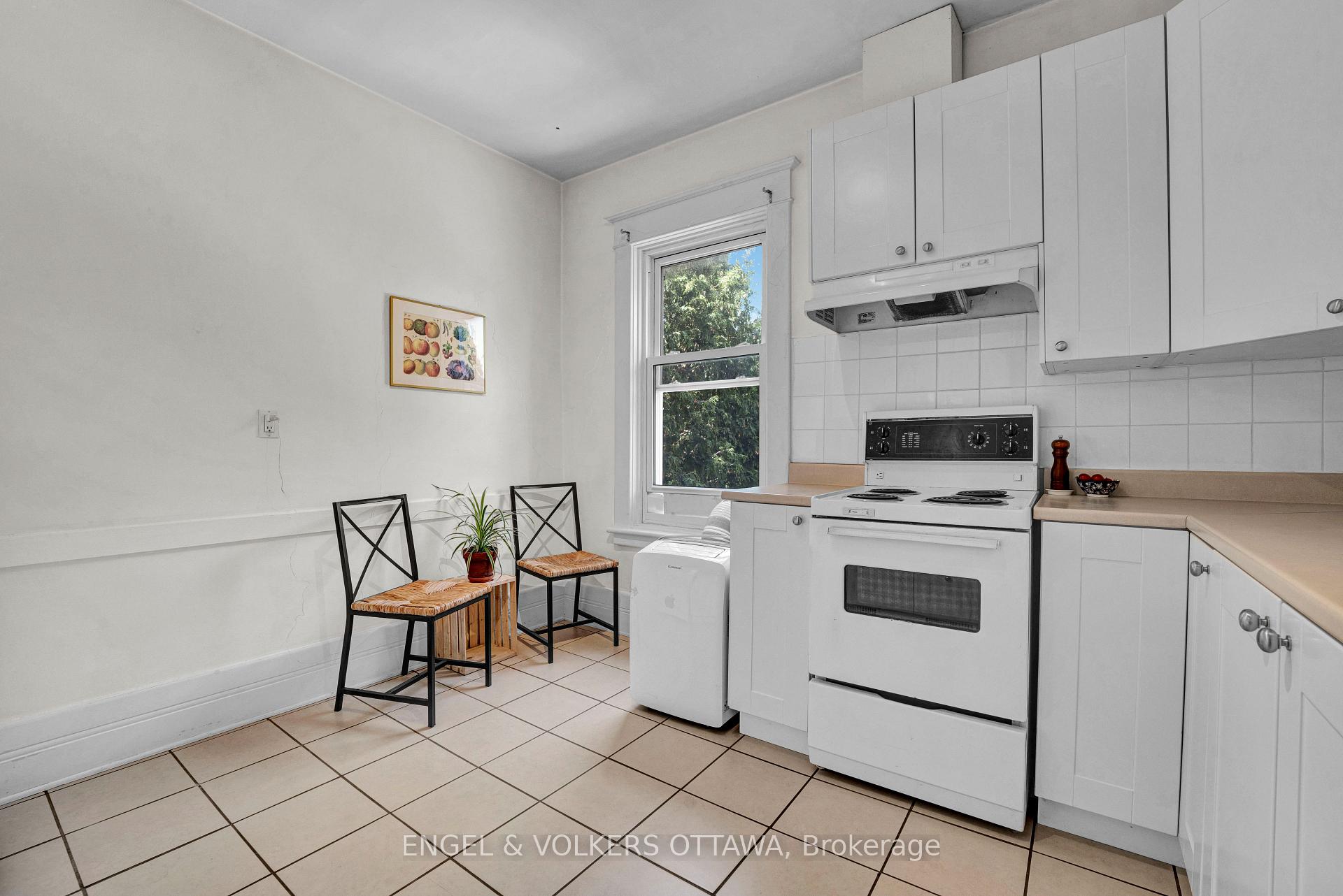 Photo 6 of Unit 2, 172 Ivy Crescent, Ottawa, Lindenlea — HOMEH