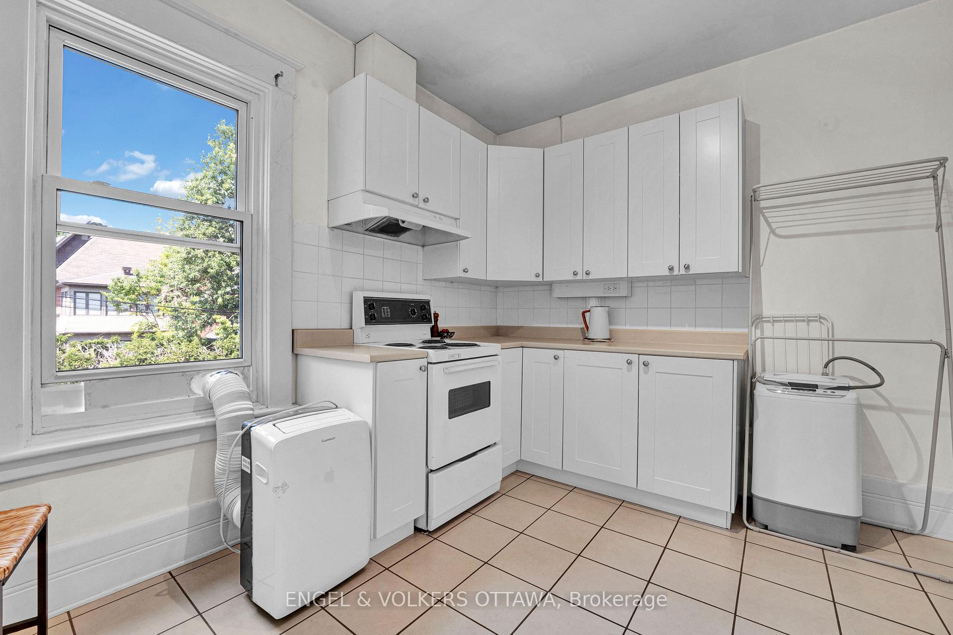 Photo 8 of Unit 2, 172 Ivy Crescent, Ottawa, Lindenlea — HOMEH