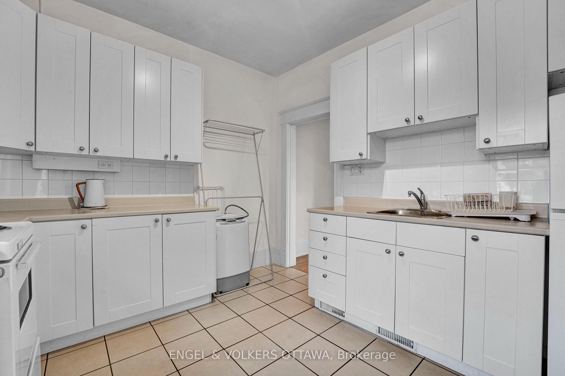 Photo 9 of Unit 2, 172 Ivy Crescent, Ottawa, Lindenlea — HOMEH