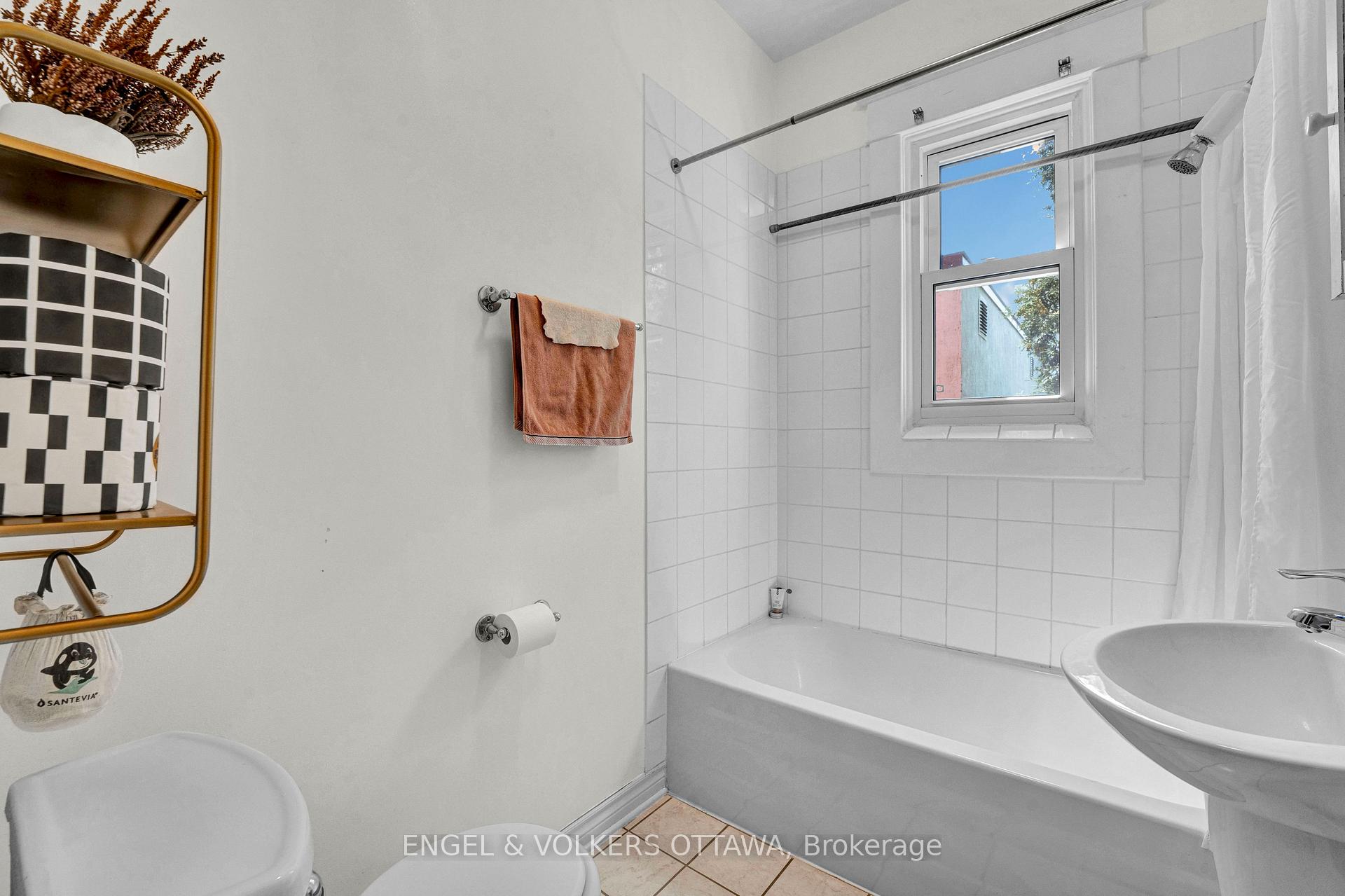 Photo 15 of Unit 2, 172 Ivy Crescent, Ottawa, Lindenlea — HOMEH