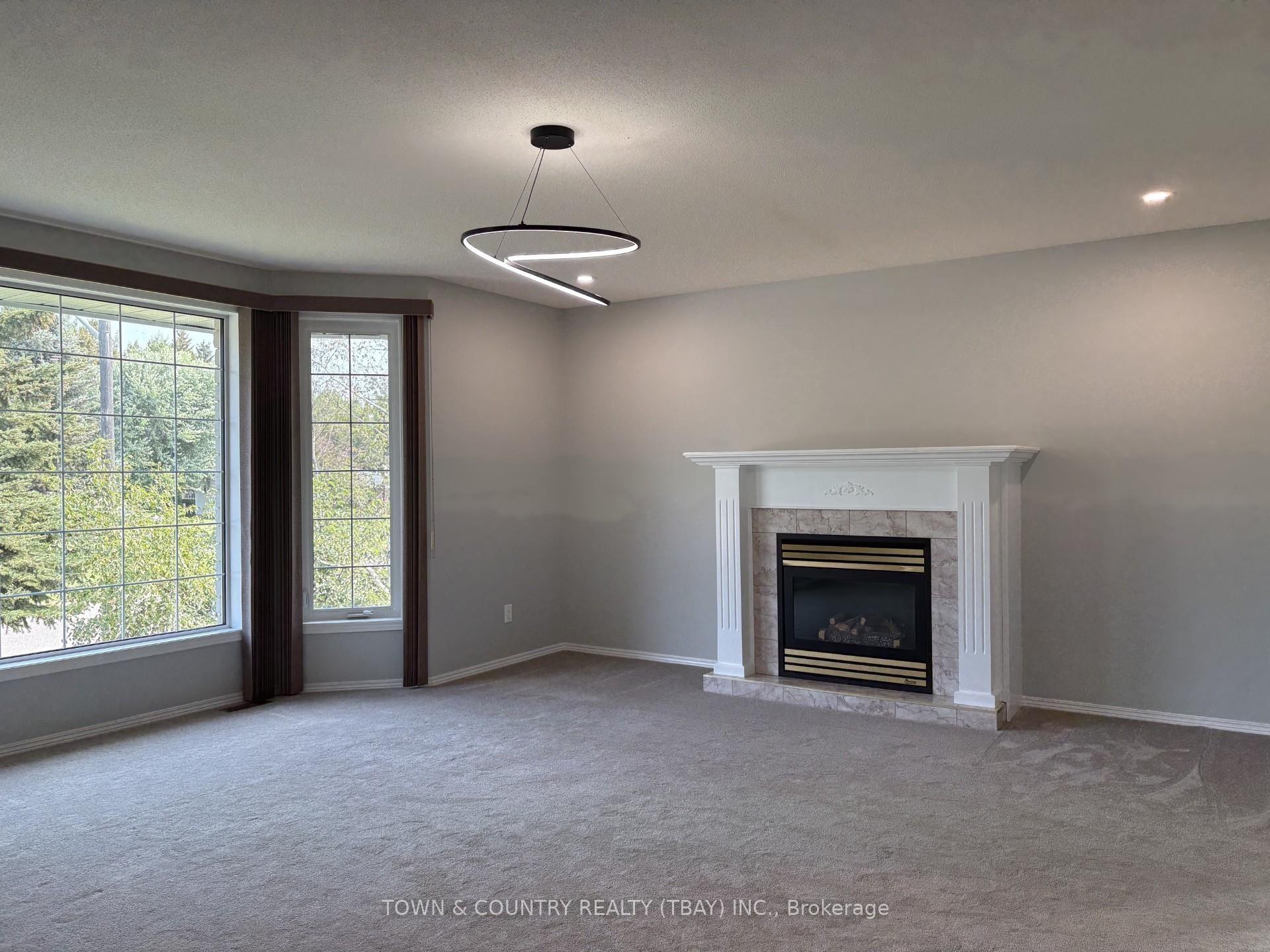 Photo 3 of 2156 Falconcrest Drive, Thunder Bay, Riverdale Road — HOMEH
