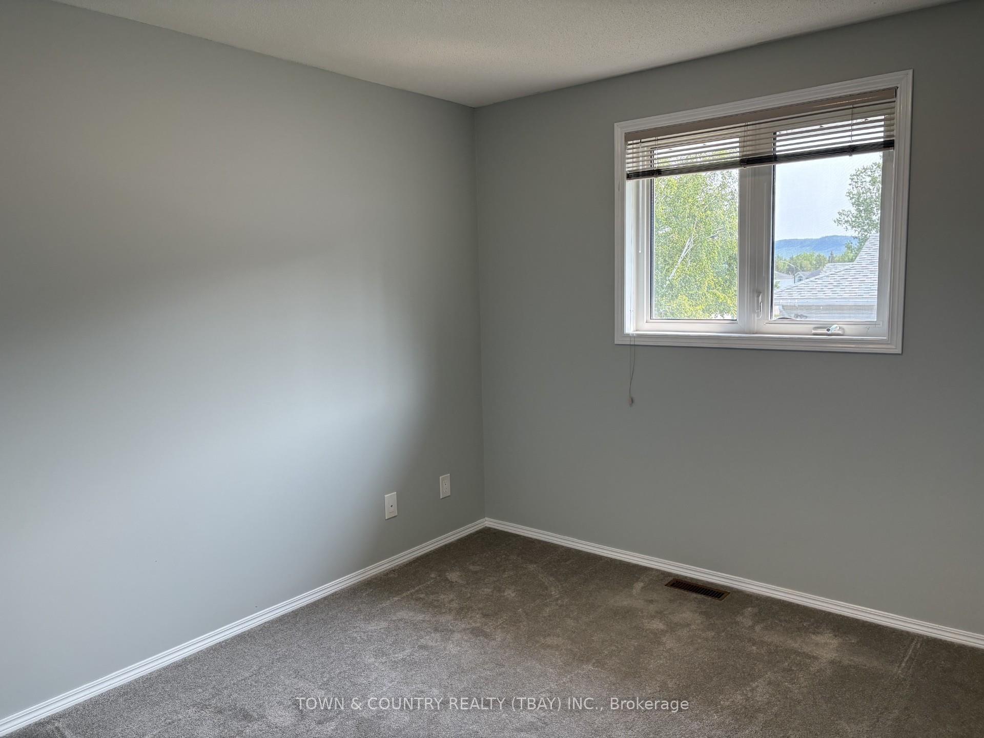 Photo 11 of 2156 Falconcrest Drive, Thunder Bay, Riverdale Road — HOMEH
