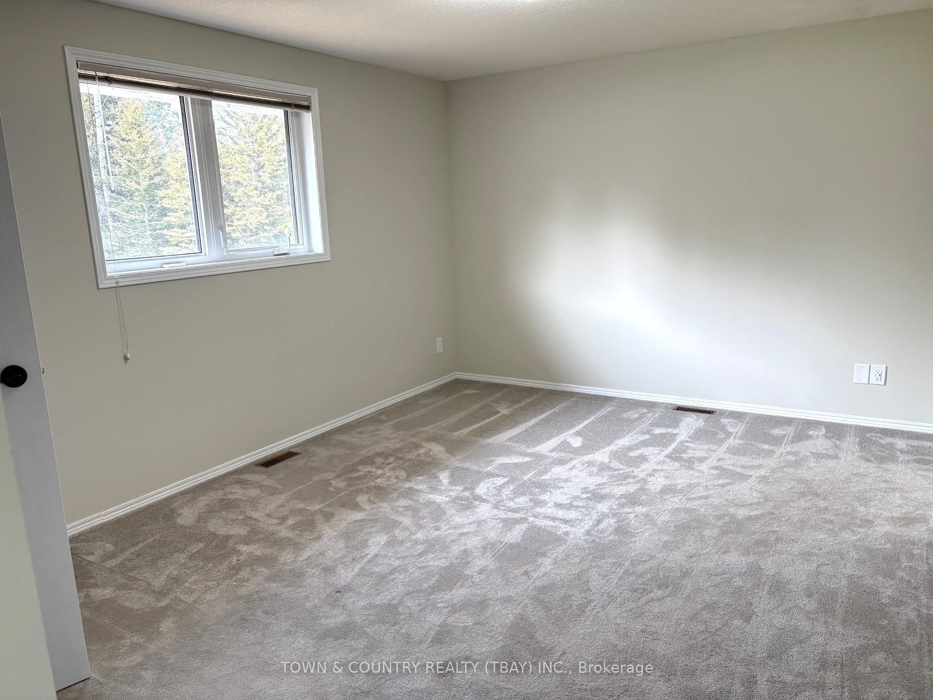 Photo 12 of 2156 Falconcrest Drive, Thunder Bay, Riverdale Road — HOMEH