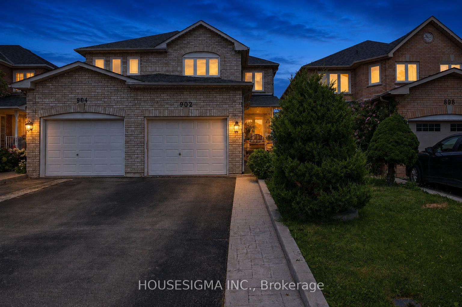 Front of 902 Applecroft Circle