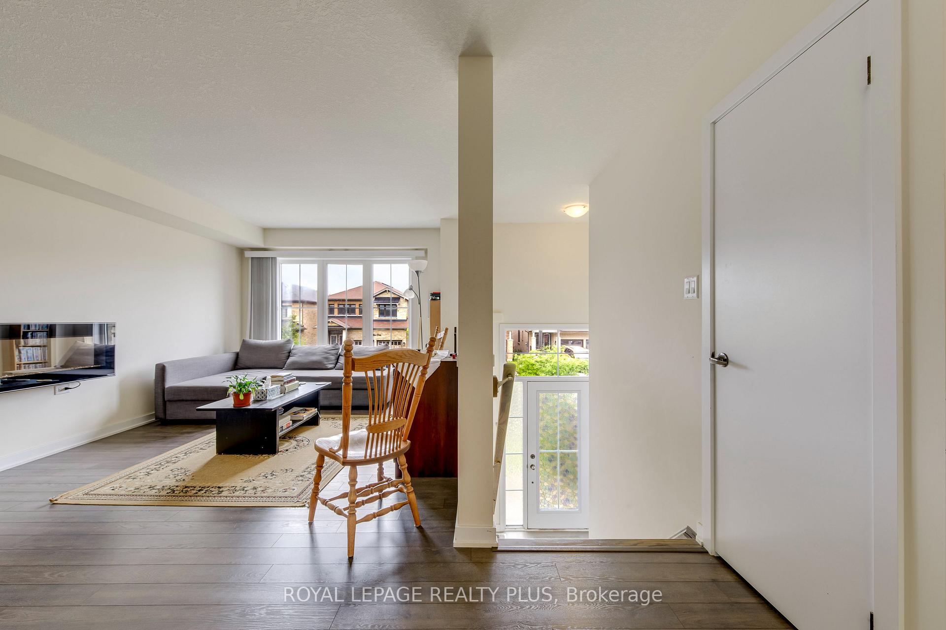 Photo 5 of 68 Crafter Crescent, Hamilton, Stoney Creek Mountain — HOMEH