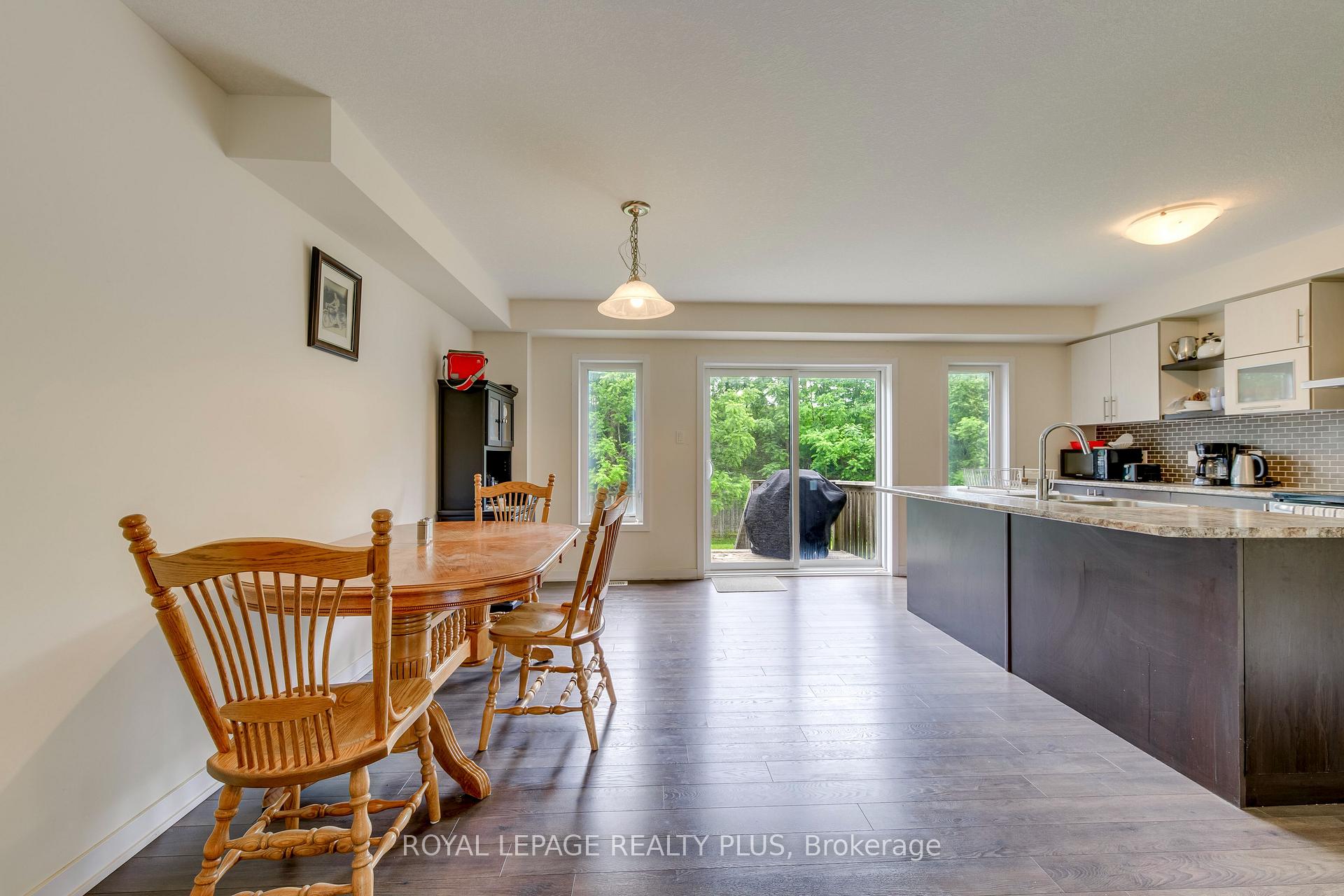 Photo 9 of 68 Crafter Crescent, Hamilton, Stoney Creek Mountain — HOMEH