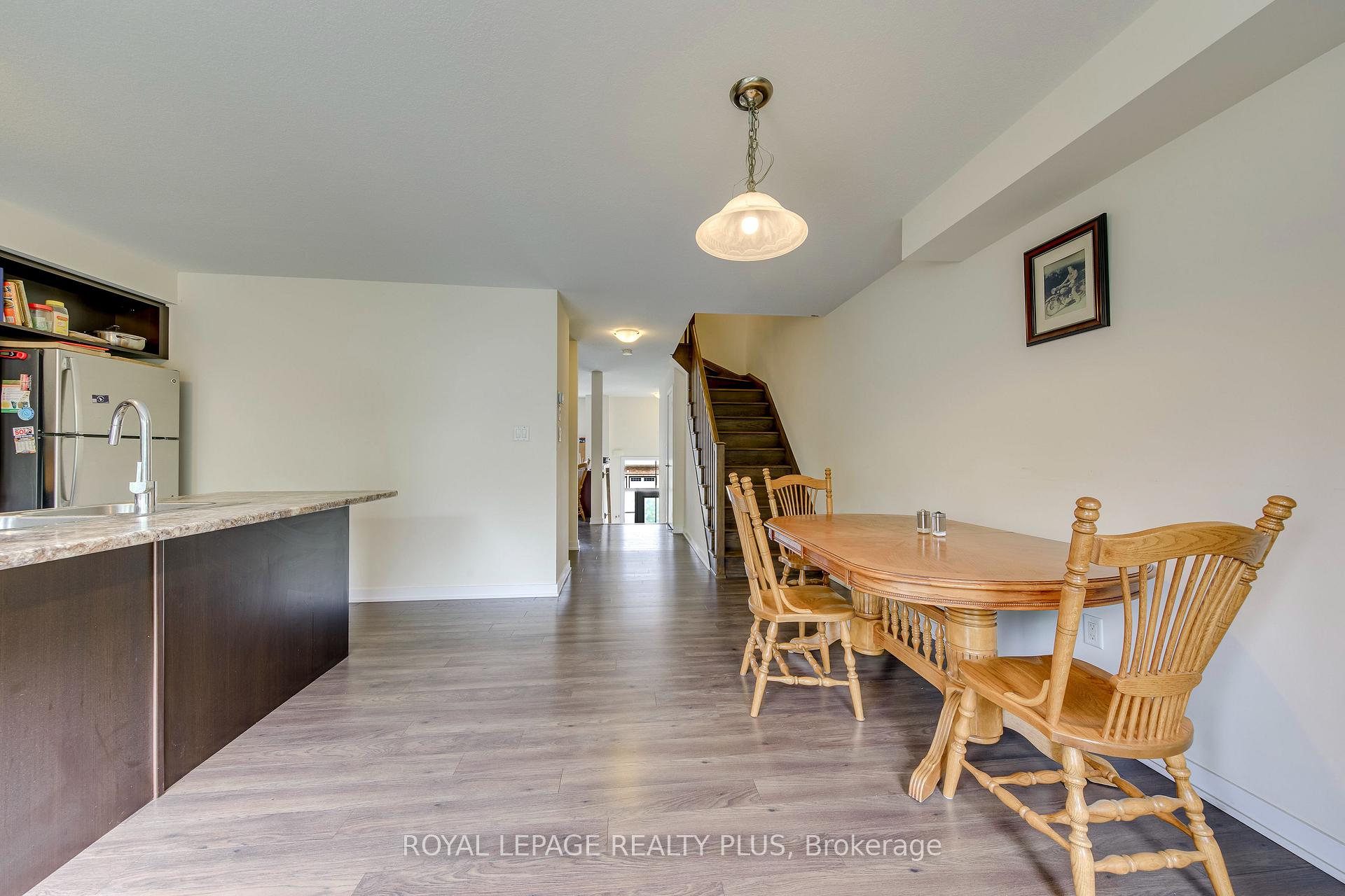 Photo 11 of 68 Crafter Crescent, Hamilton, Stoney Creek Mountain — HOMEH