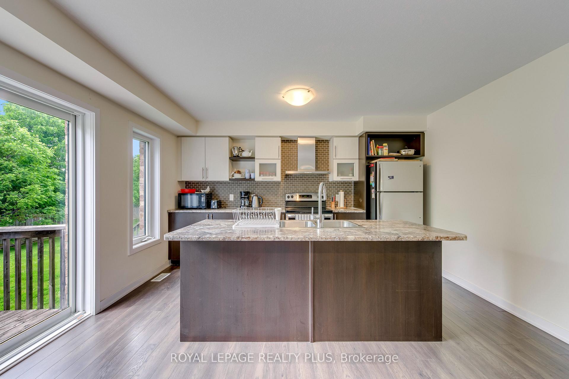 Photo 12 of 68 Crafter Crescent, Hamilton, Stoney Creek Mountain — HOMEH
