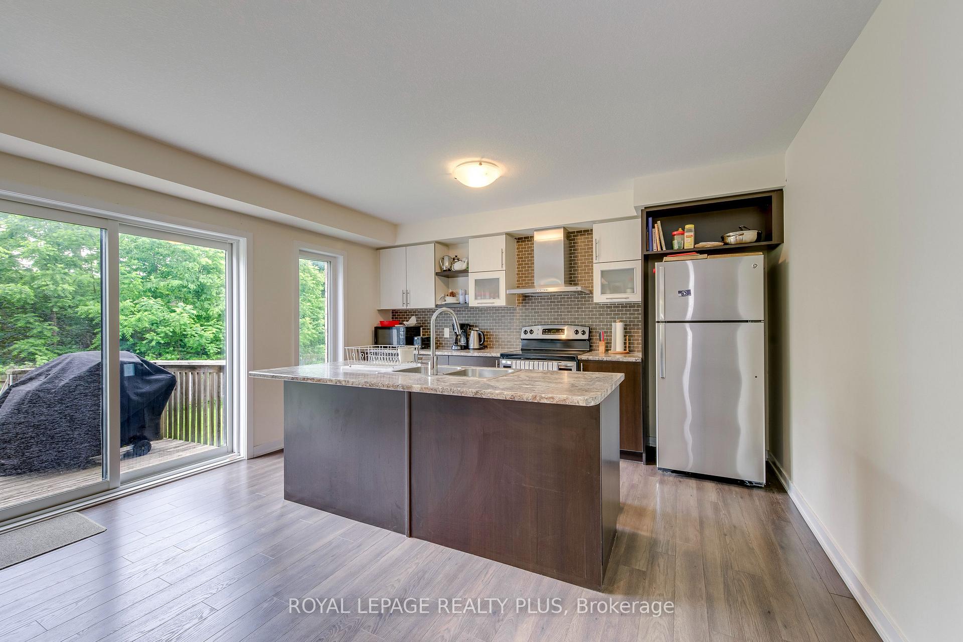Photo 13 of 68 Crafter Crescent, Hamilton, Stoney Creek Mountain — HOMEH