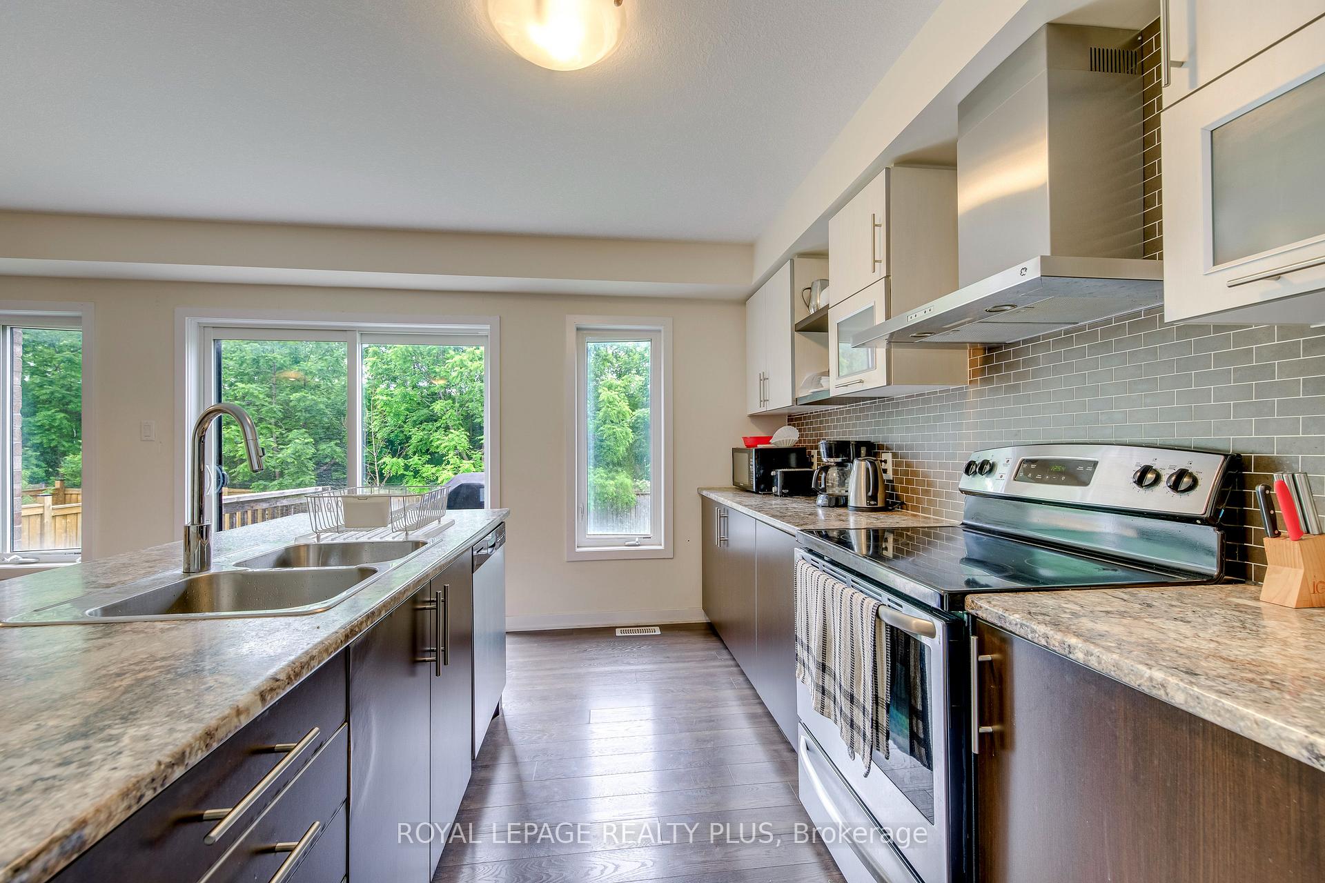 Photo 14 of 68 Crafter Crescent, Hamilton, Stoney Creek Mountain — HOMEH