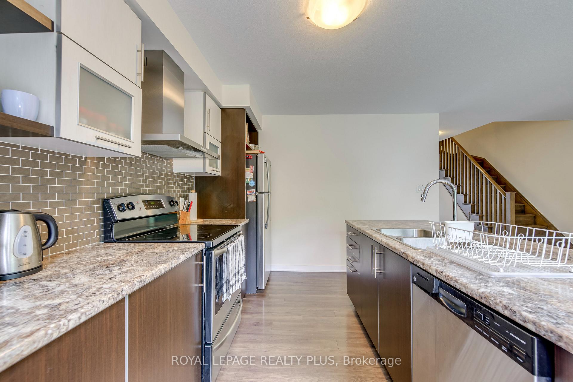 Photo 15 of 68 Crafter Crescent, Hamilton, Stoney Creek Mountain — HOMEH