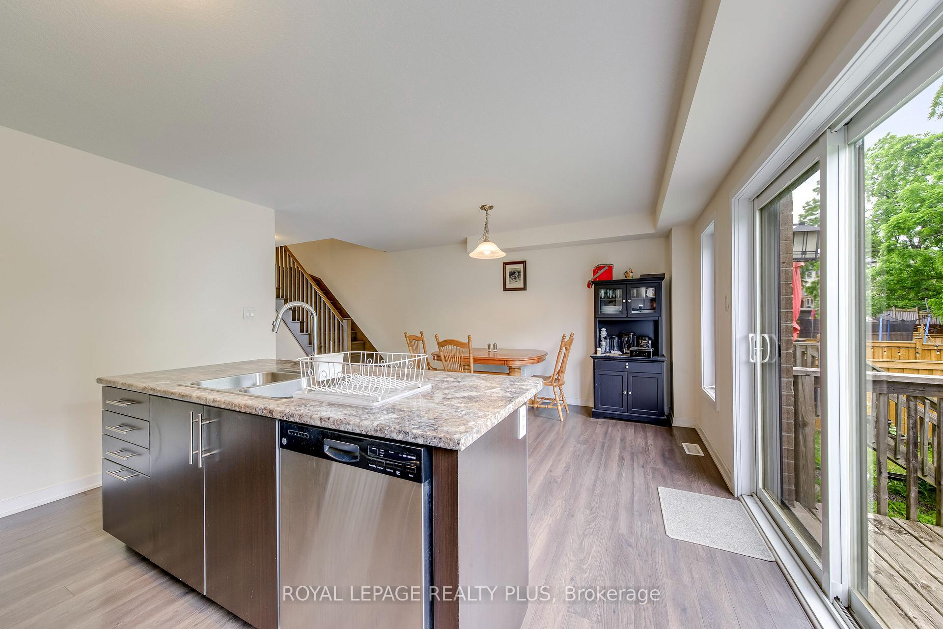 Photo 16 of 68 Crafter Crescent, Hamilton, Stoney Creek Mountain — HOMEH