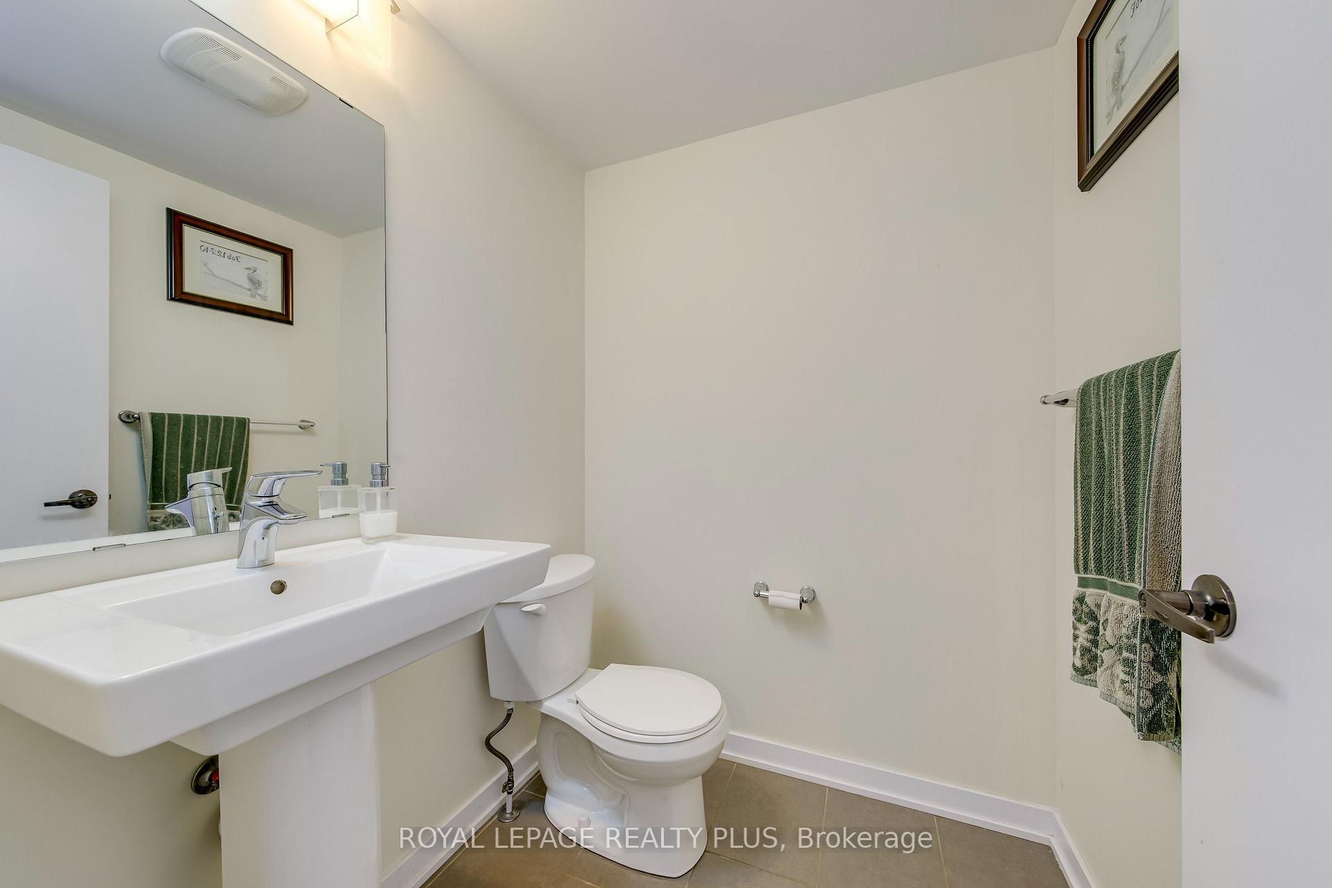 Photo 17 of 68 Crafter Crescent, Hamilton, Stoney Creek Mountain — HOMEH