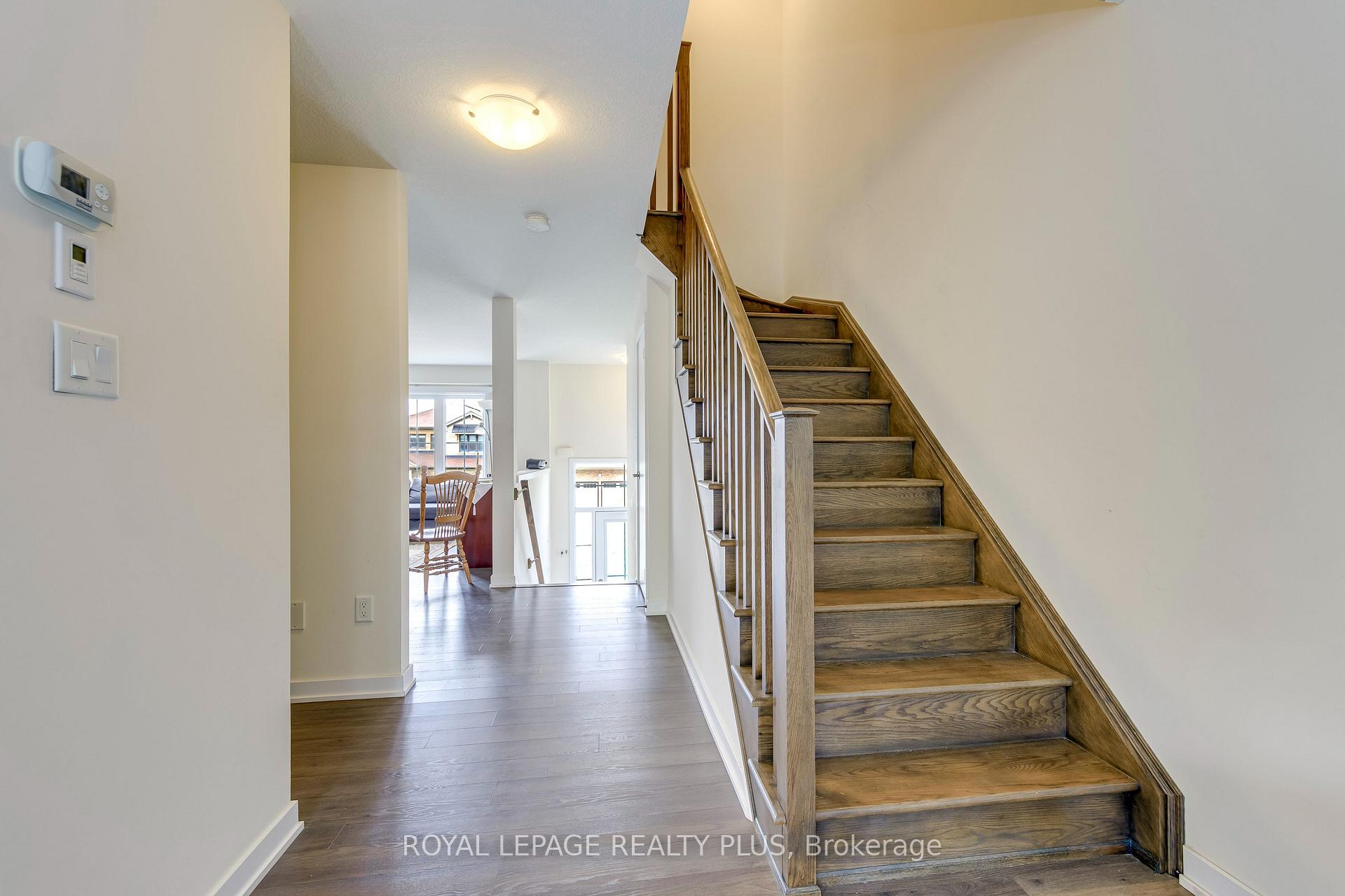 Photo 18 of 68 Crafter Crescent, Hamilton, Stoney Creek Mountain — HOMEH