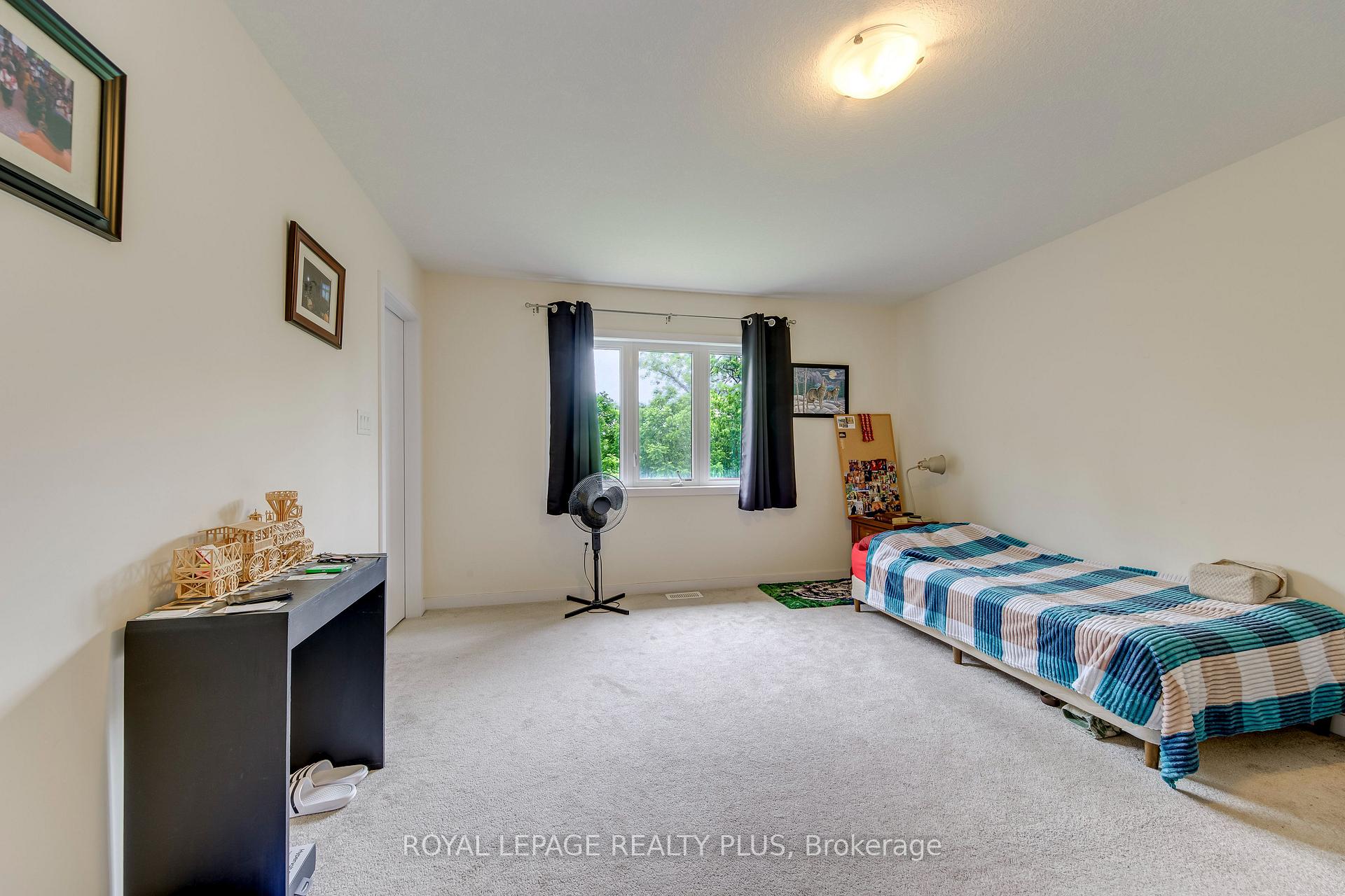 Photo 20 of 68 Crafter Crescent, Hamilton, Stoney Creek Mountain — HOMEH