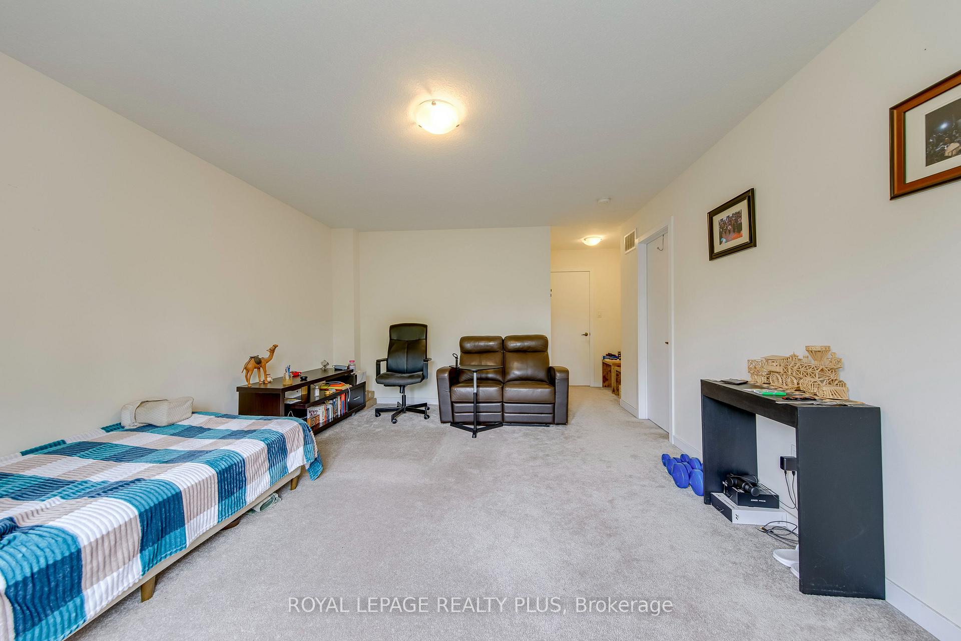Photo 21 of 68 Crafter Crescent, Hamilton, Stoney Creek Mountain — HOMEH