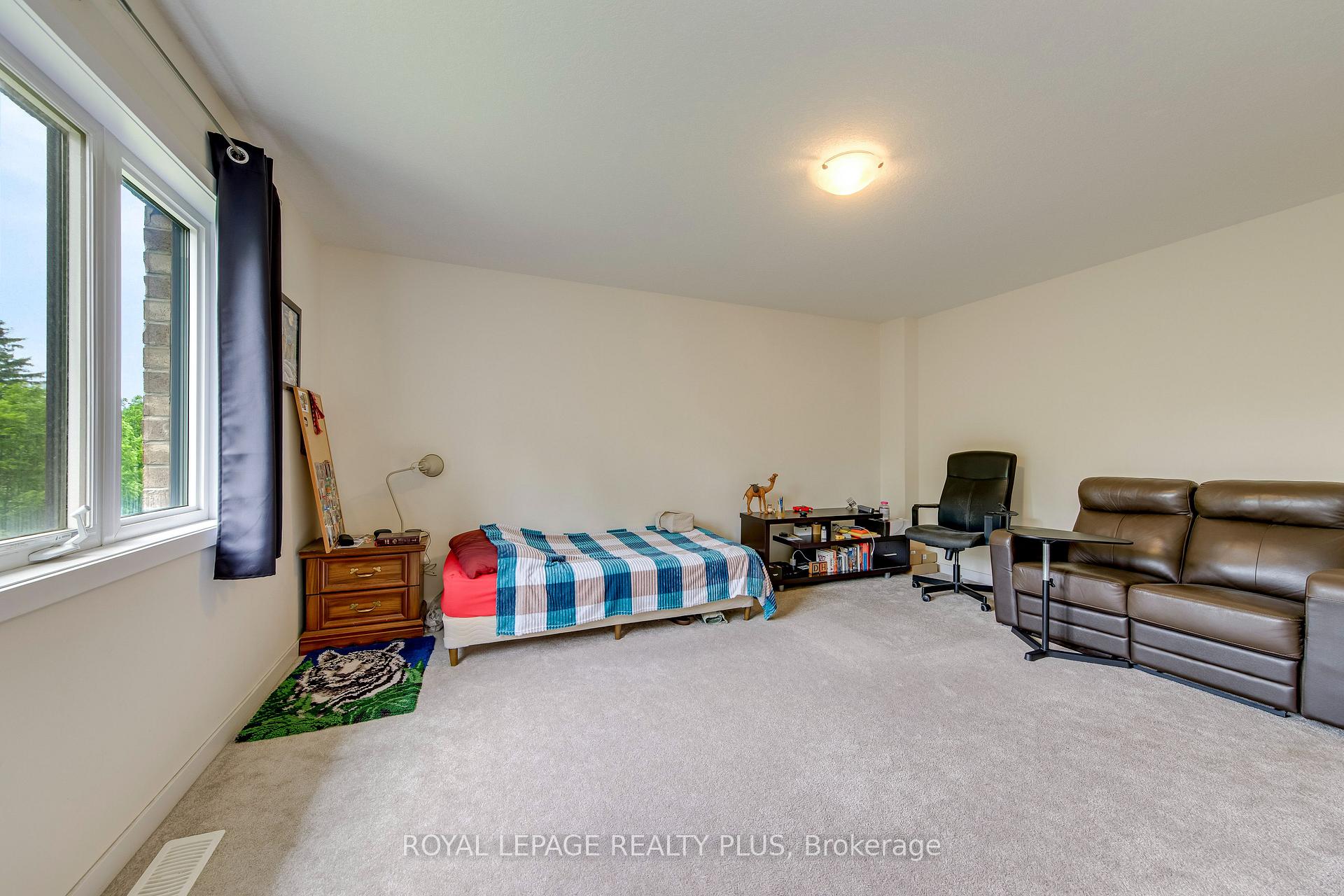 Photo 22 of 68 Crafter Crescent, Hamilton, Stoney Creek Mountain — HOMEH