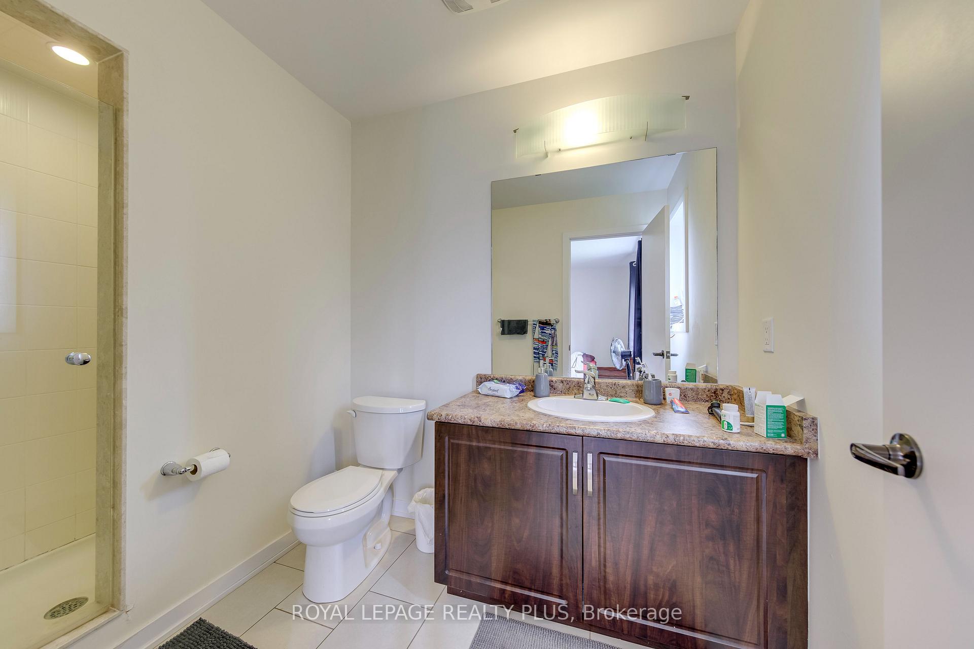 Photo 23 of 68 Crafter Crescent, Hamilton, Stoney Creek Mountain — HOMEH
