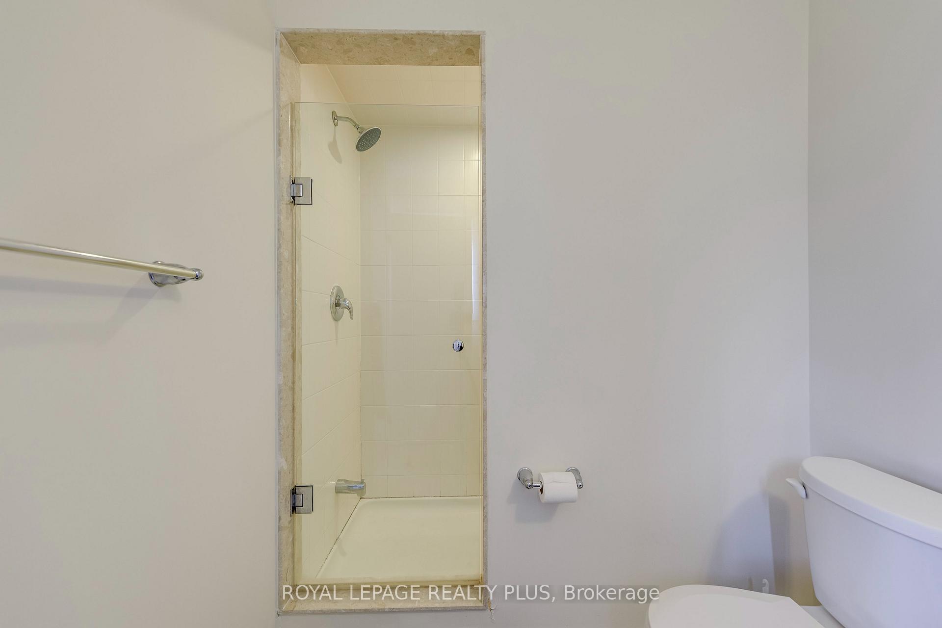 Photo 24 of 68 Crafter Crescent, Hamilton, Stoney Creek Mountain — HOMEH