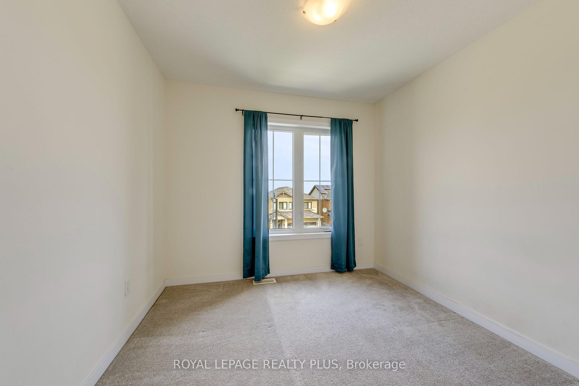 Photo 25 of 68 Crafter Crescent, Hamilton, Stoney Creek Mountain — HOMEH
