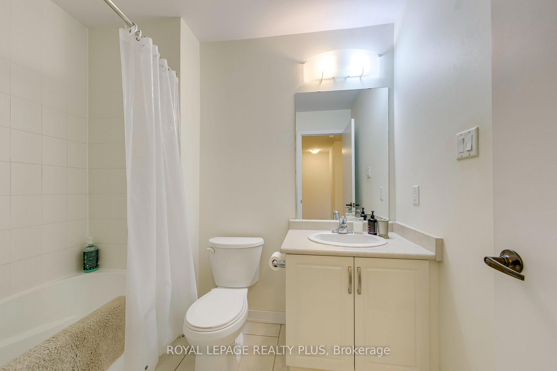 Photo 29 of 68 Crafter Crescent, Hamilton, Stoney Creek Mountain — HOMEH