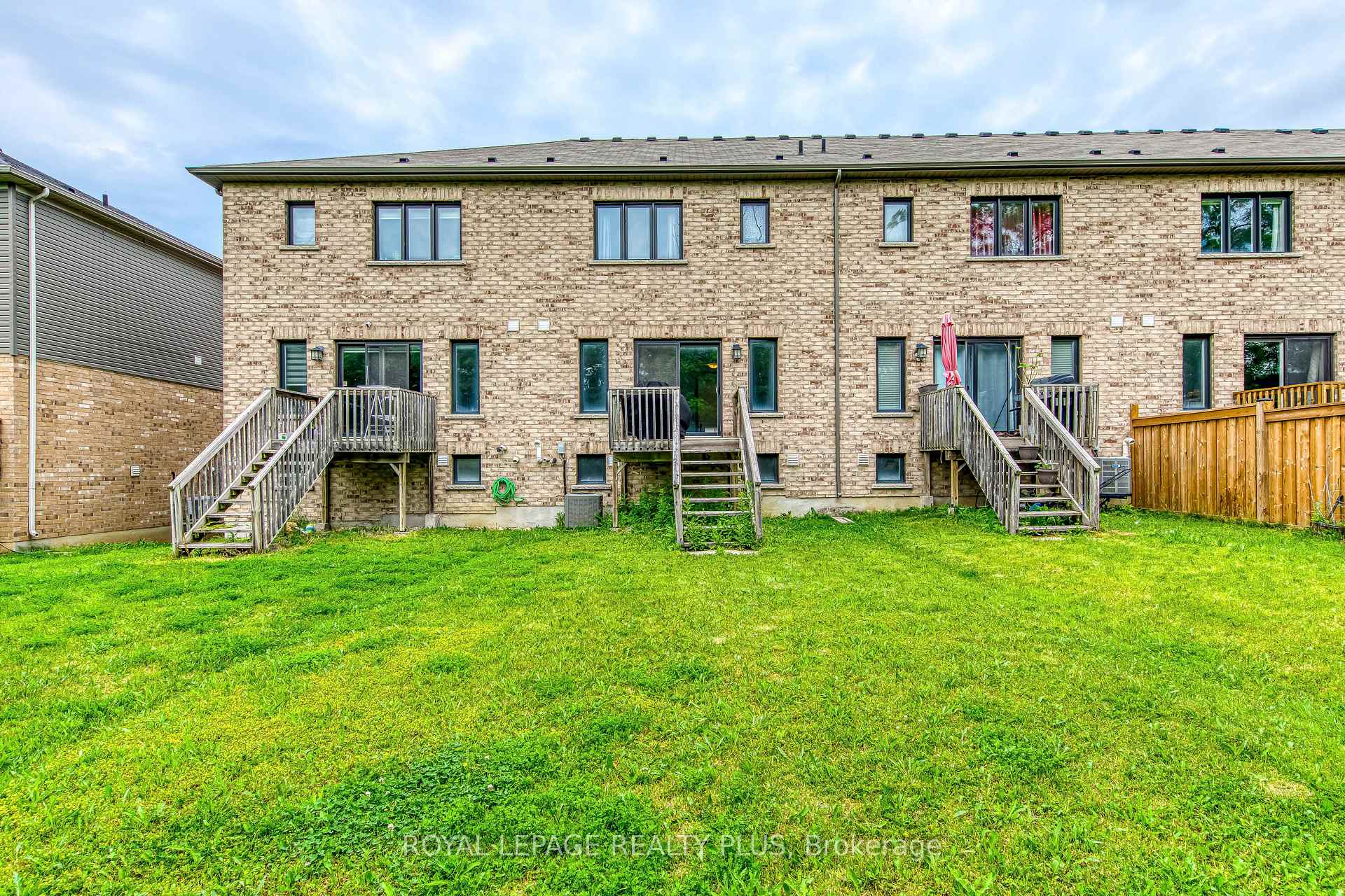 Photo 32 of 68 Crafter Crescent, Hamilton, Stoney Creek Mountain — HOMEH