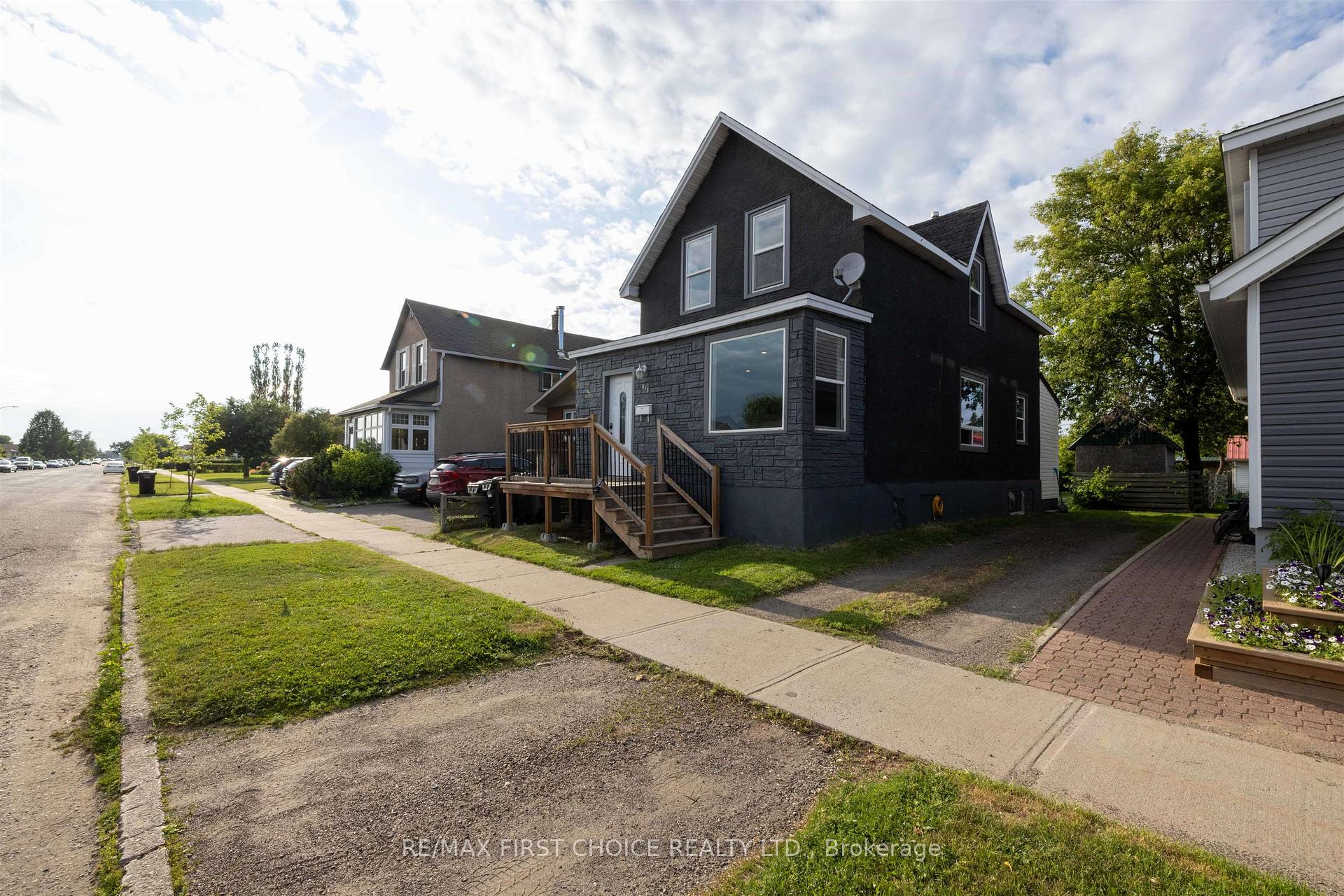 Photo 2 of 513 Christina Street E, Thunder Bay, Westfort — HOMEH