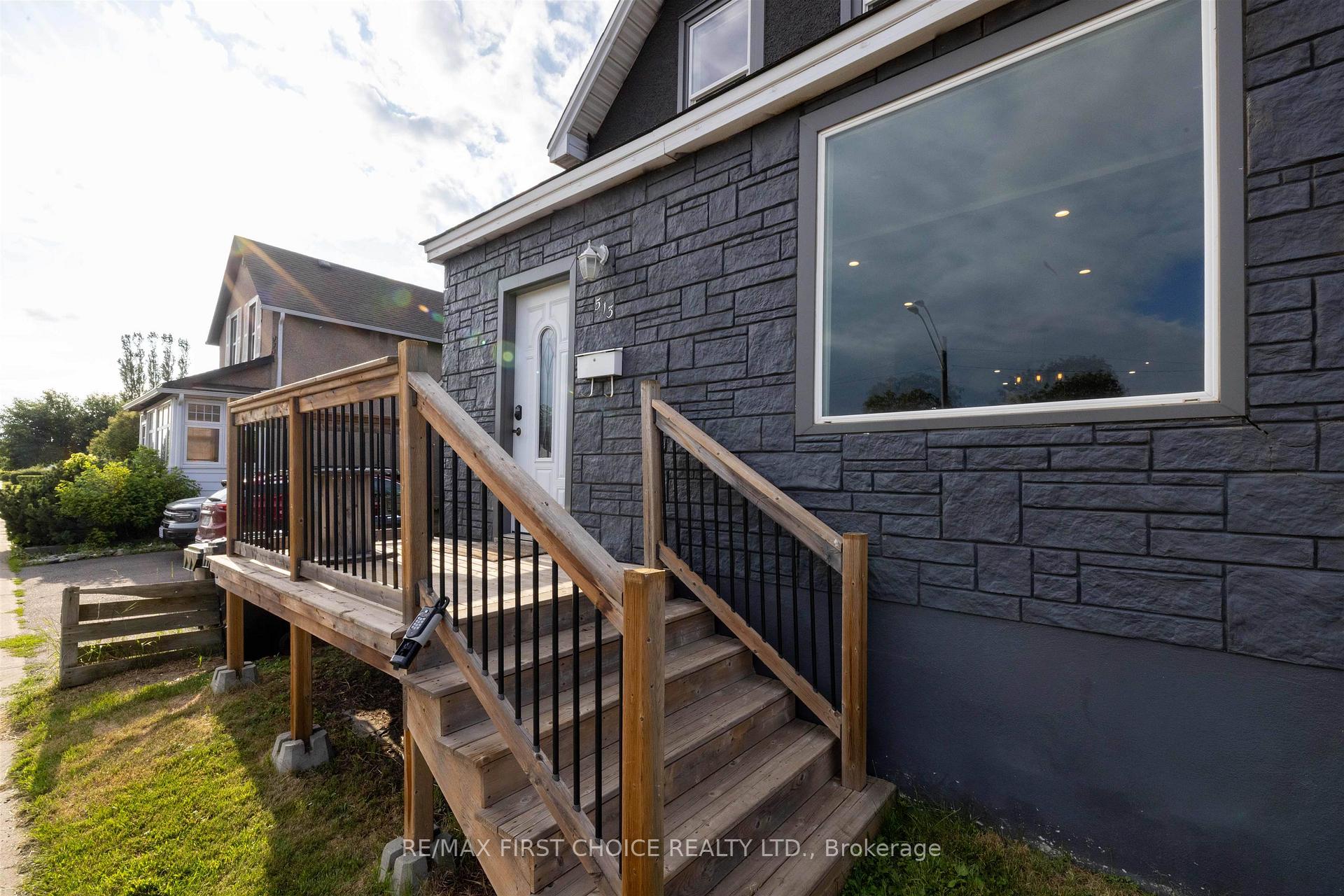 Photo 3 of 513 Christina Street E, Thunder Bay, Westfort — HOMEH