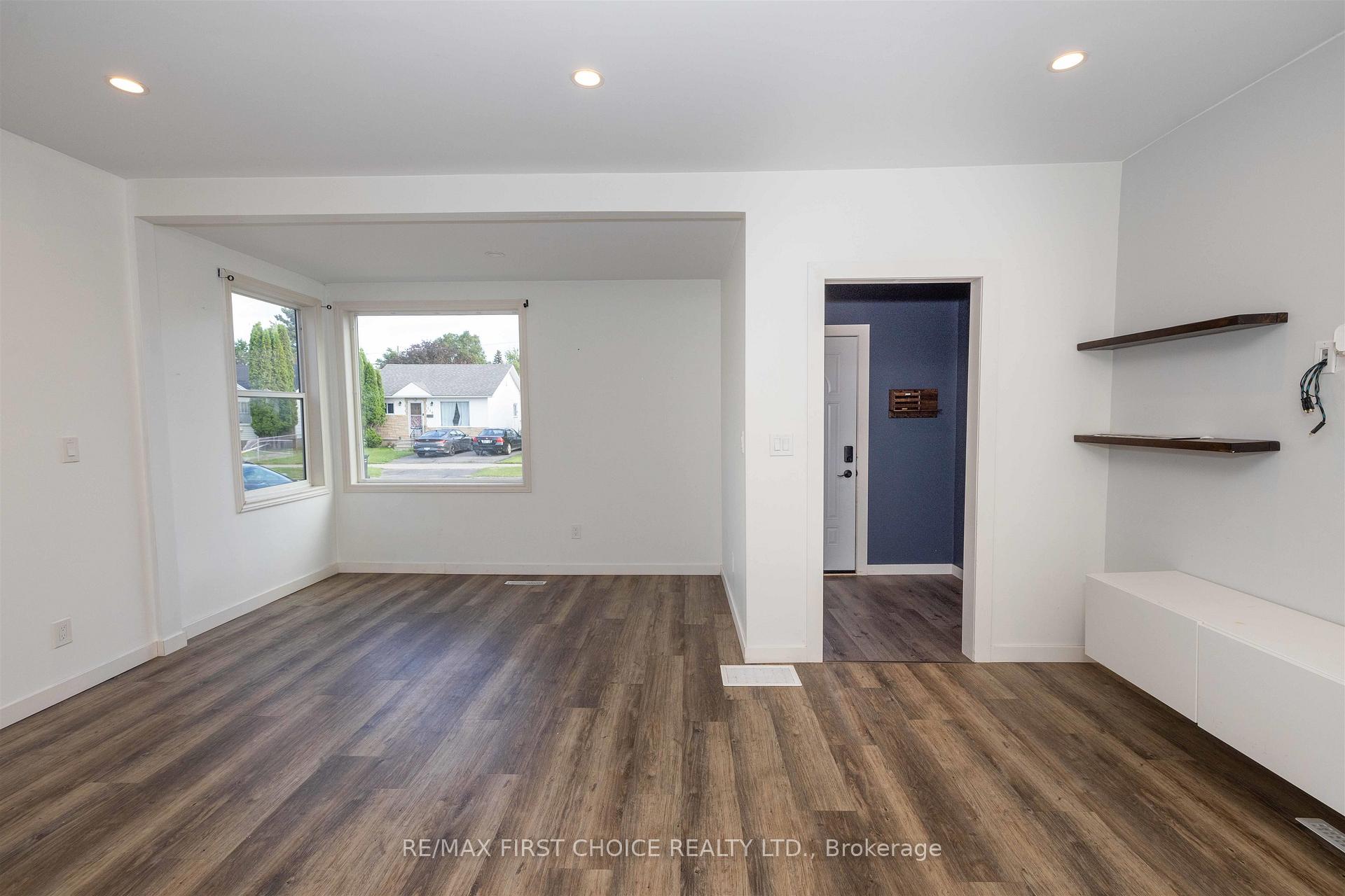 Photo 5 of 513 Christina Street E, Thunder Bay, Westfort — HOMEH