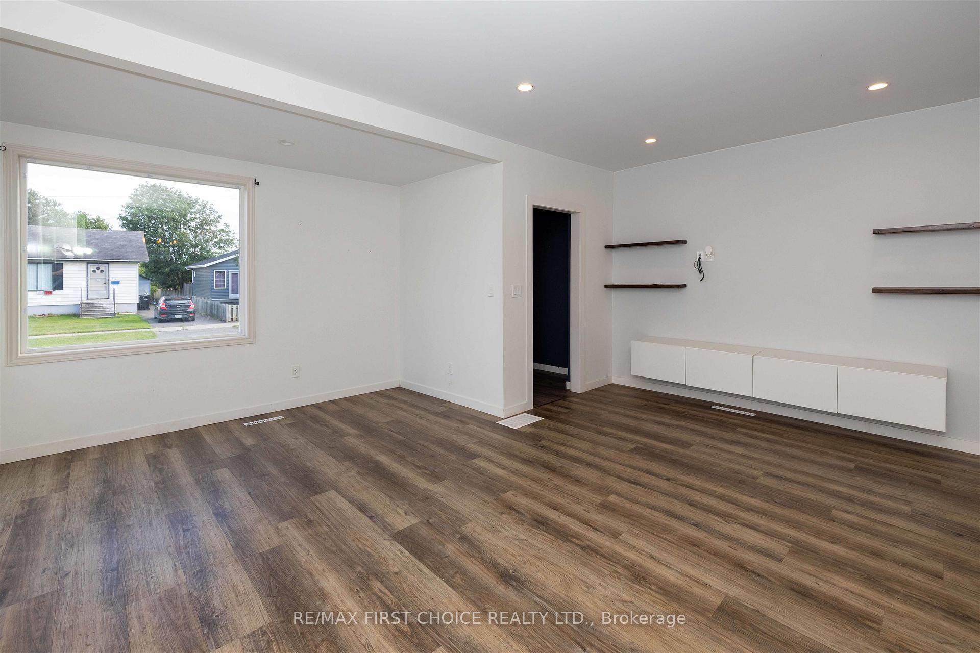 Photo 6 of 513 Christina Street E, Thunder Bay, Westfort — HOMEH