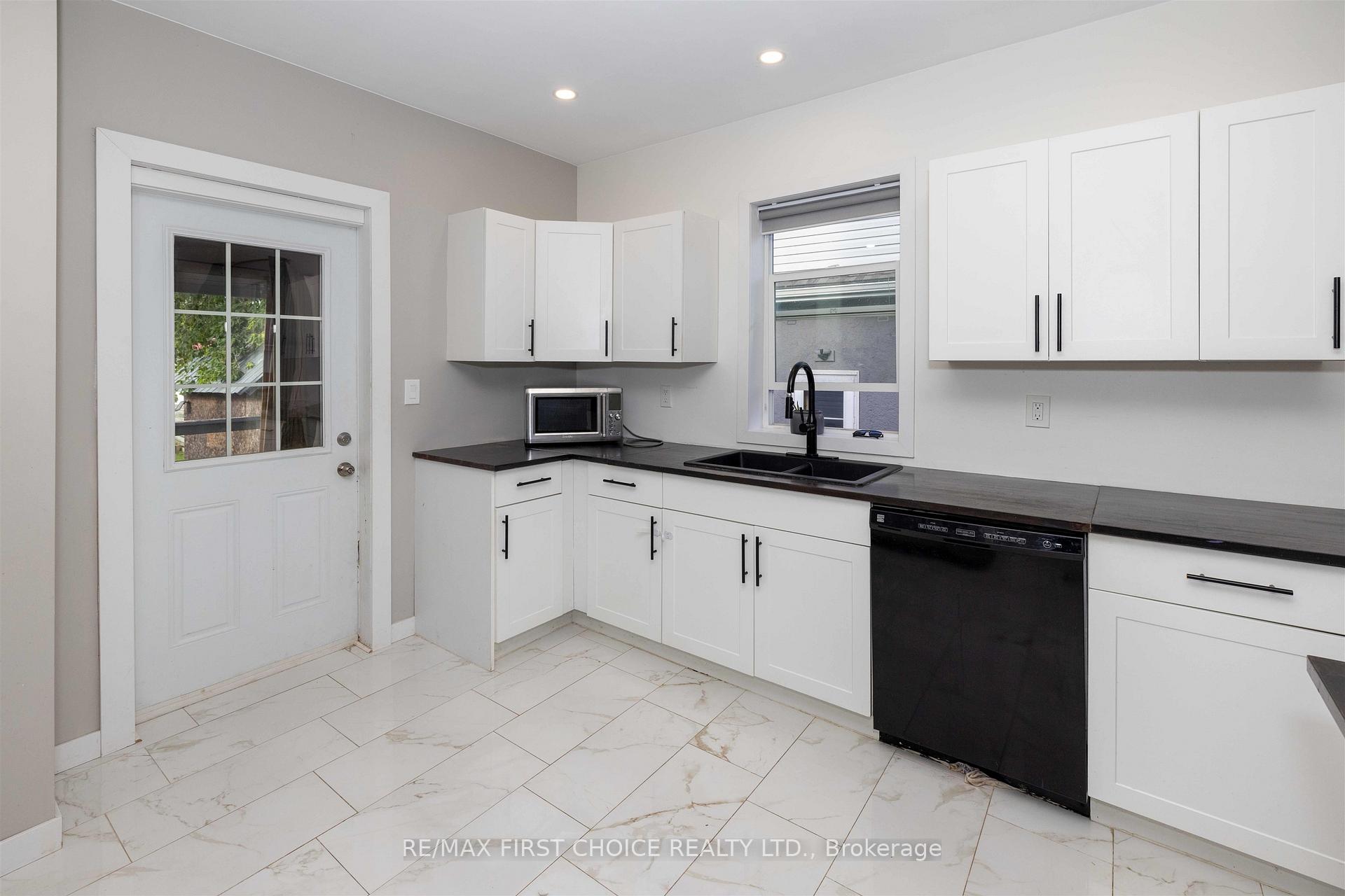 Photo 15 of 513 Christina Street E, Thunder Bay, Westfort — HOMEH