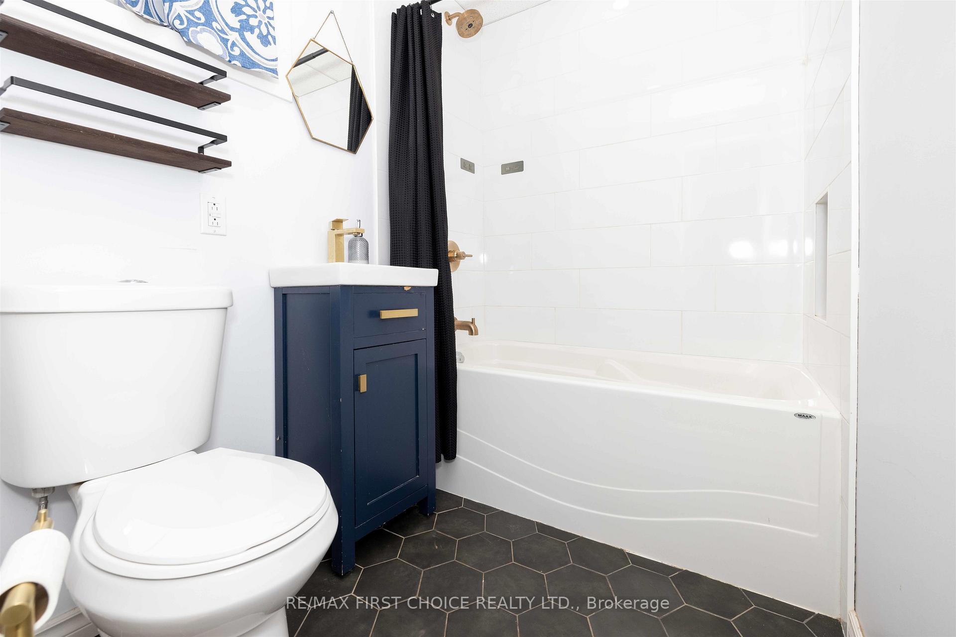 Photo 16 of 513 Christina Street E, Thunder Bay, Westfort — HOMEH