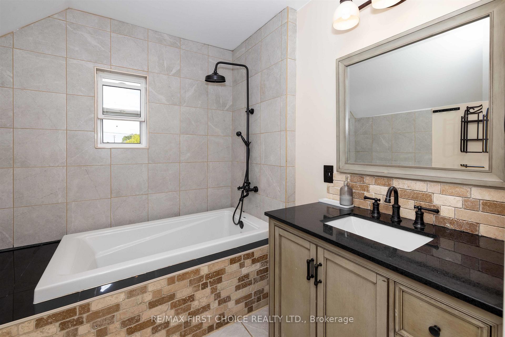 Photo 23 of 513 Christina Street E, Thunder Bay, Westfort — HOMEH