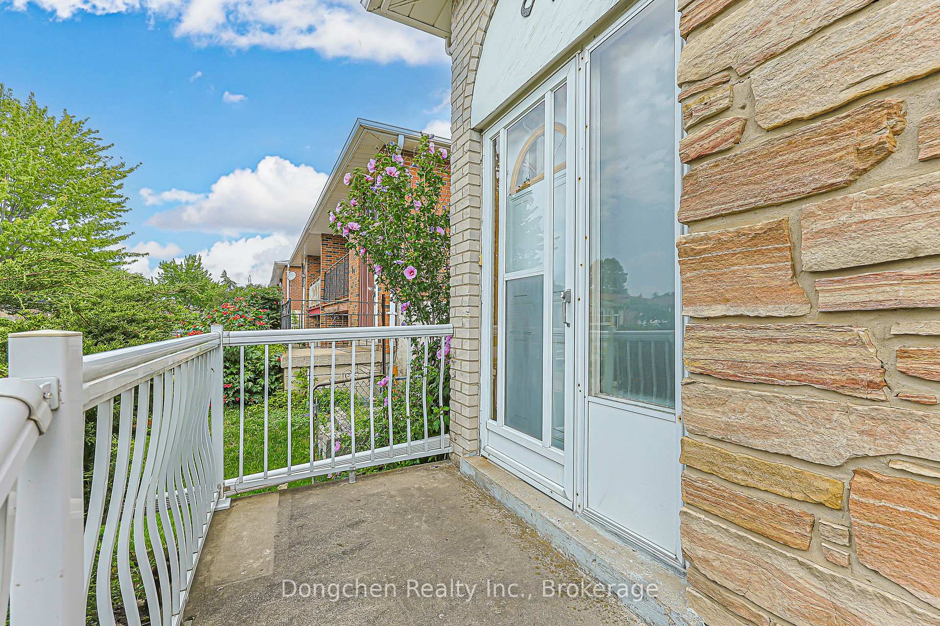Photo 2 of 87 Shawnee Circuit, North York, Pleasant View — HOMEH