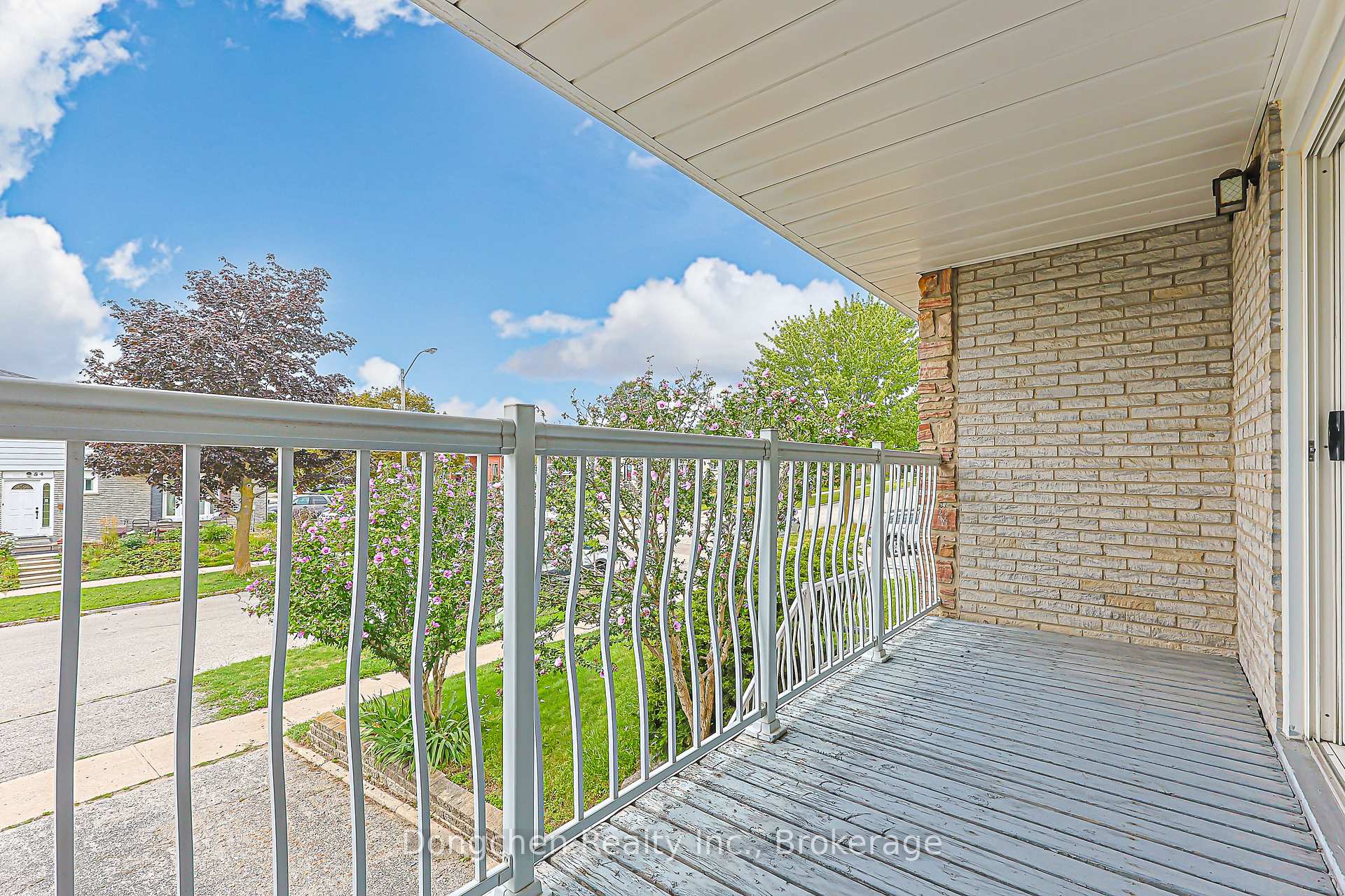 Photo 3 of 87 Shawnee Circuit, North York, Pleasant View — HOMEH