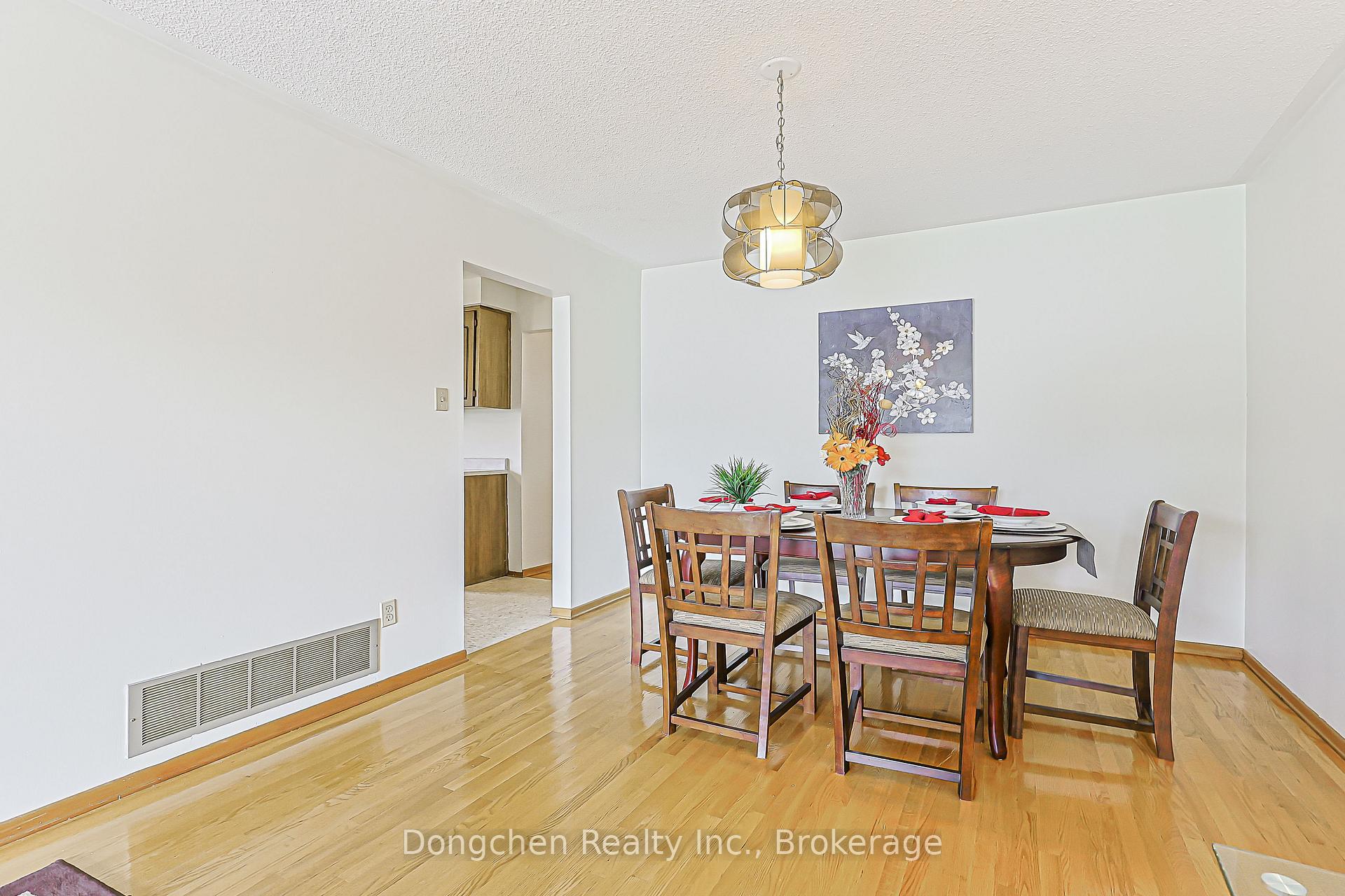 Photo 10 of 87 Shawnee Circuit, North York, Pleasant View — HOMEH