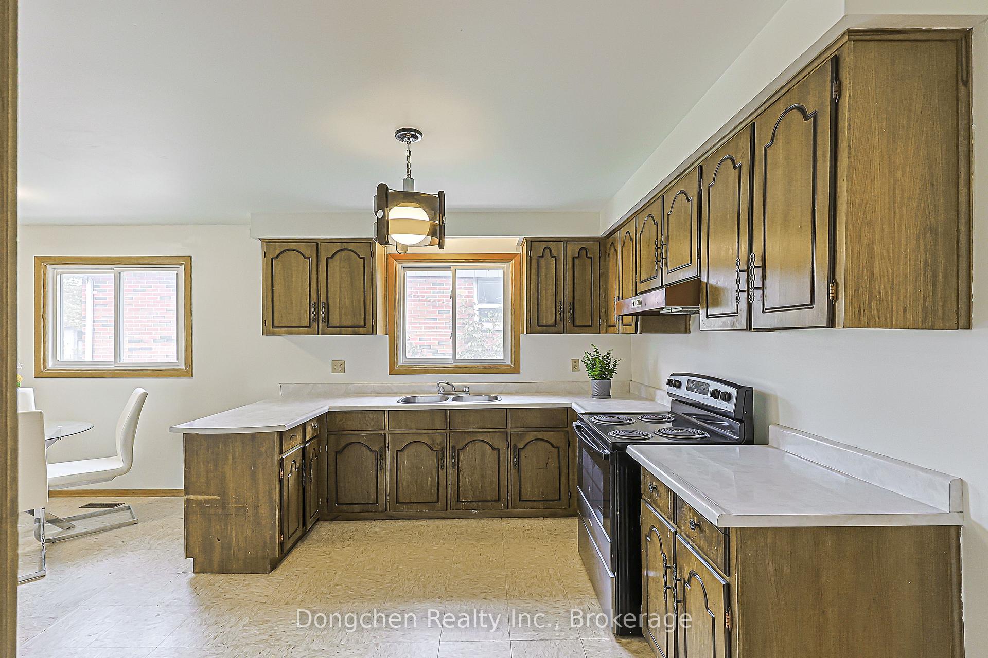 Photo 11 of 87 Shawnee Circuit, North York, Pleasant View — HOMEH