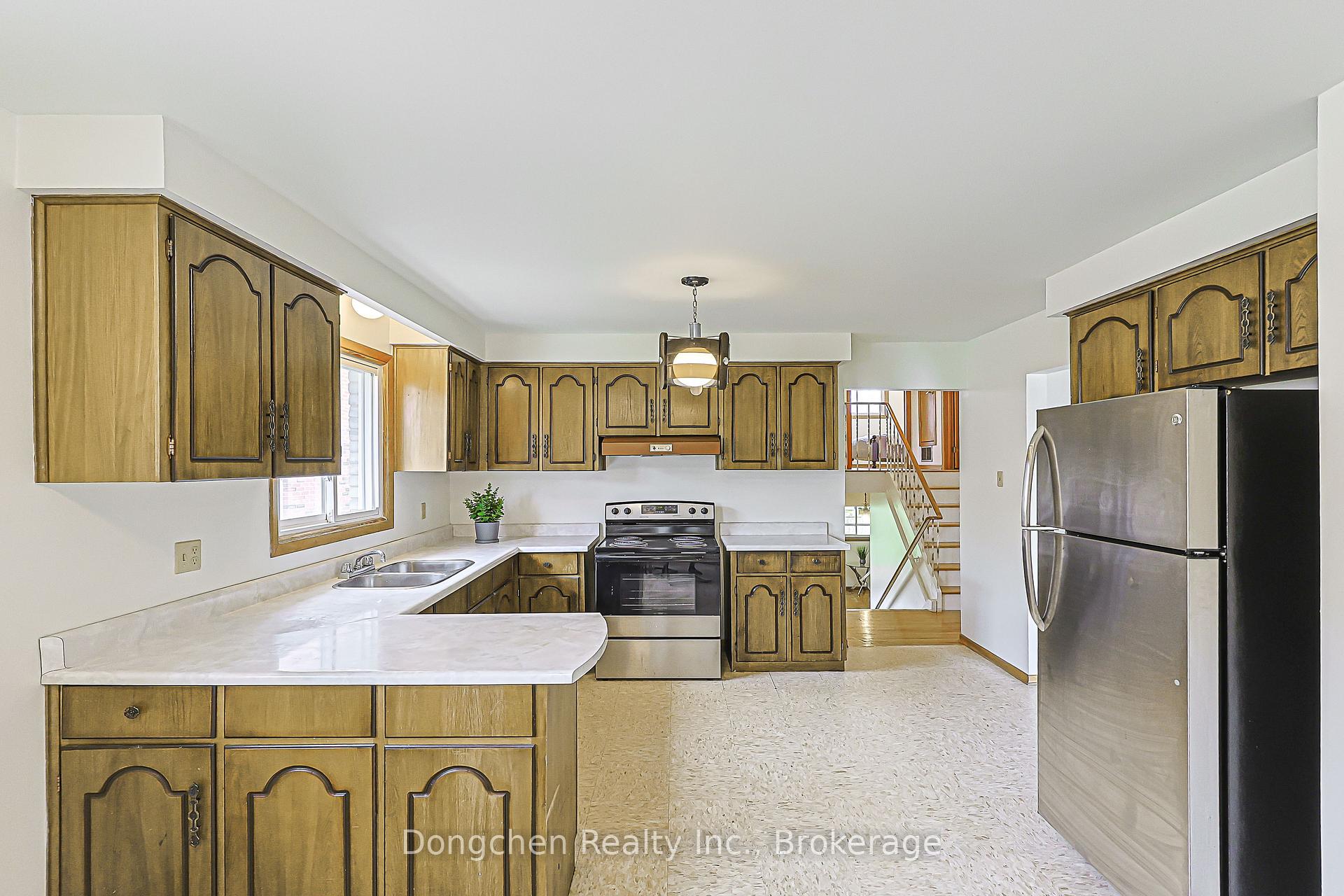 Photo 12 of 87 Shawnee Circuit, North York, Pleasant View — HOMEH