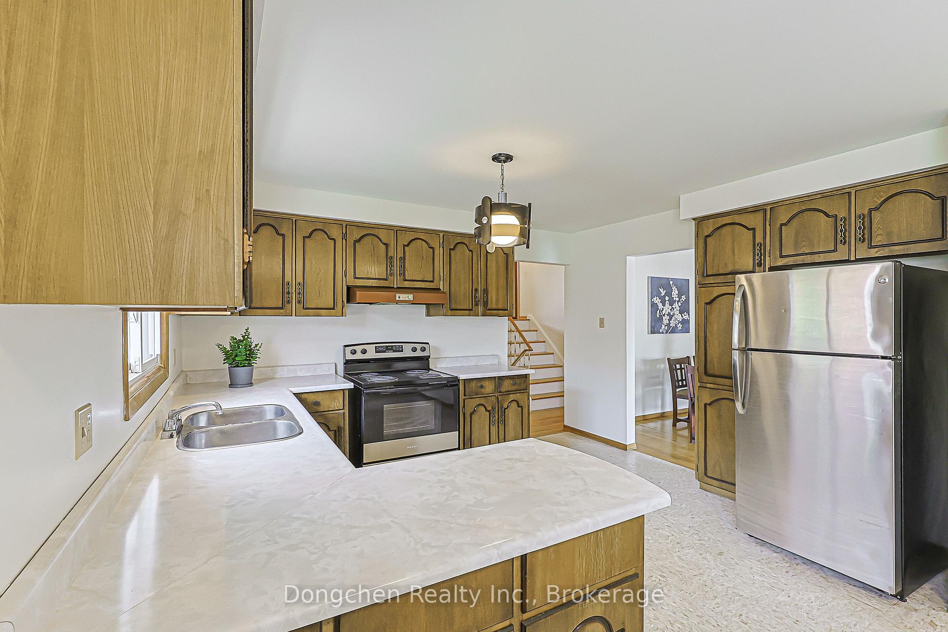 Photo 13 of 87 Shawnee Circuit, North York, Pleasant View — HOMEH