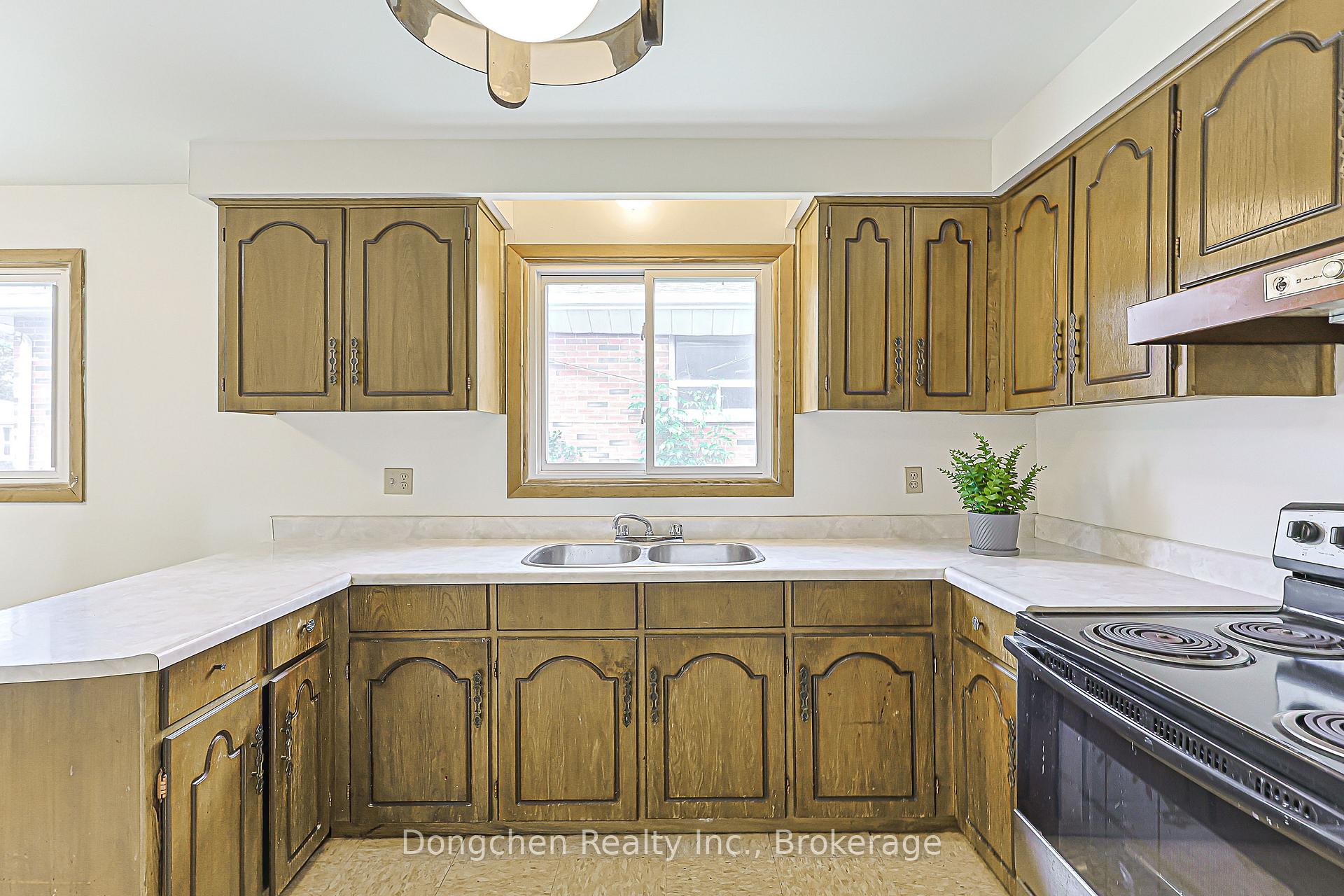 Photo 14 of 87 Shawnee Circuit, North York, Pleasant View — HOMEH