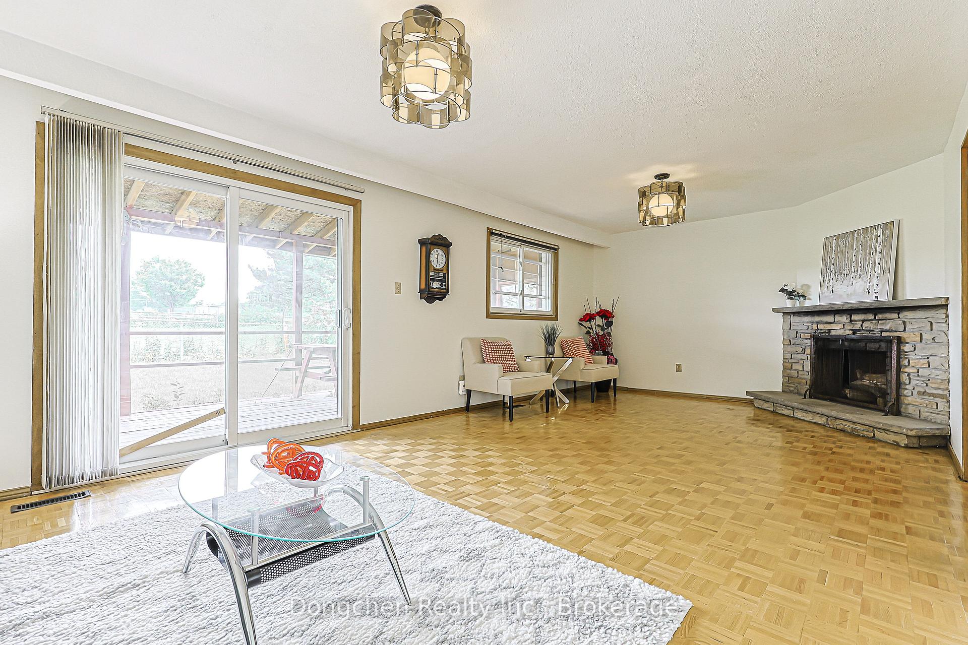 Photo 17 of 87 Shawnee Circuit, North York, Pleasant View — HOMEH