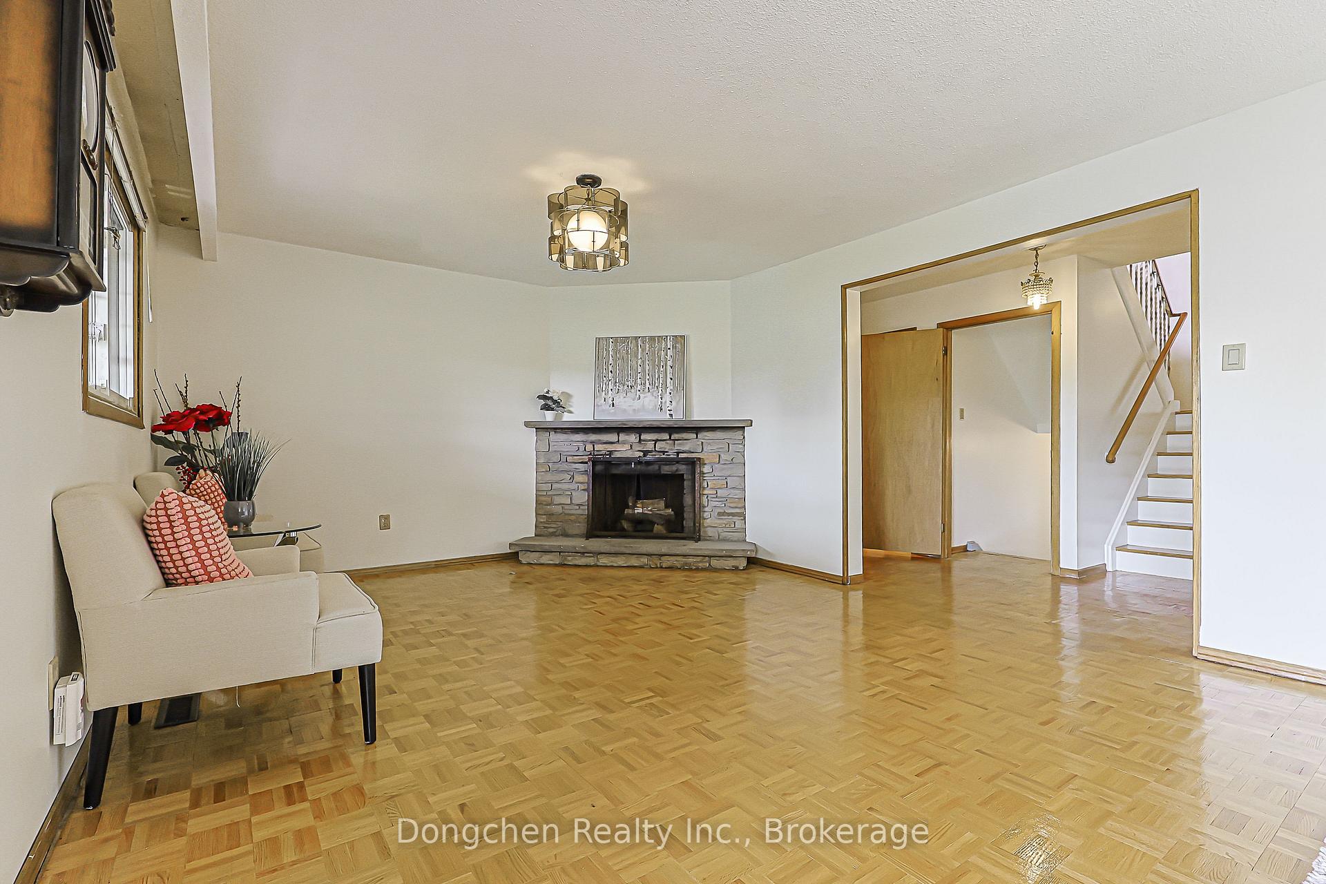 Photo 18 of 87 Shawnee Circuit, North York, Pleasant View — HOMEH