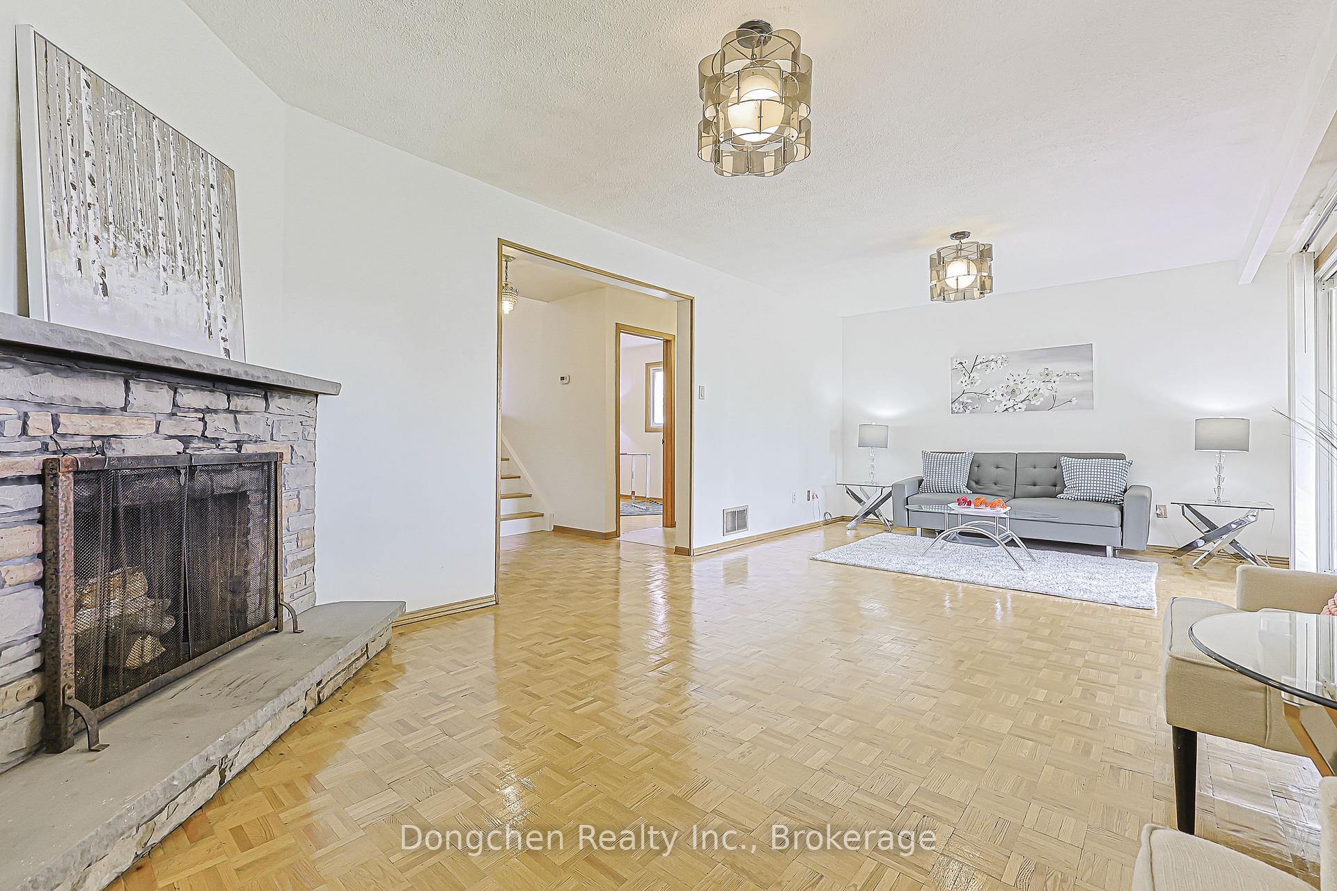 Photo 20 of 87 Shawnee Circuit, North York, Pleasant View — HOMEH