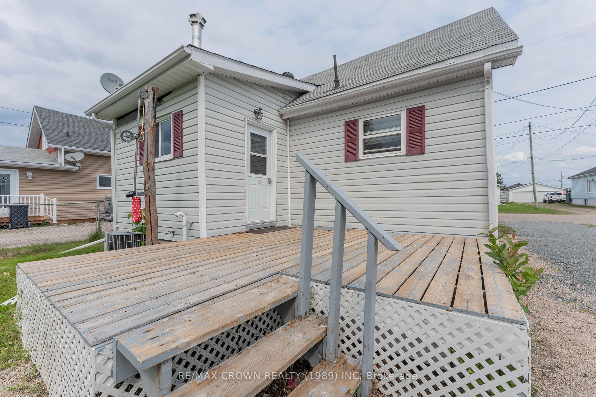 Photo 5 of 17 Marquette Crescent, Kapuskasing — HOMEH