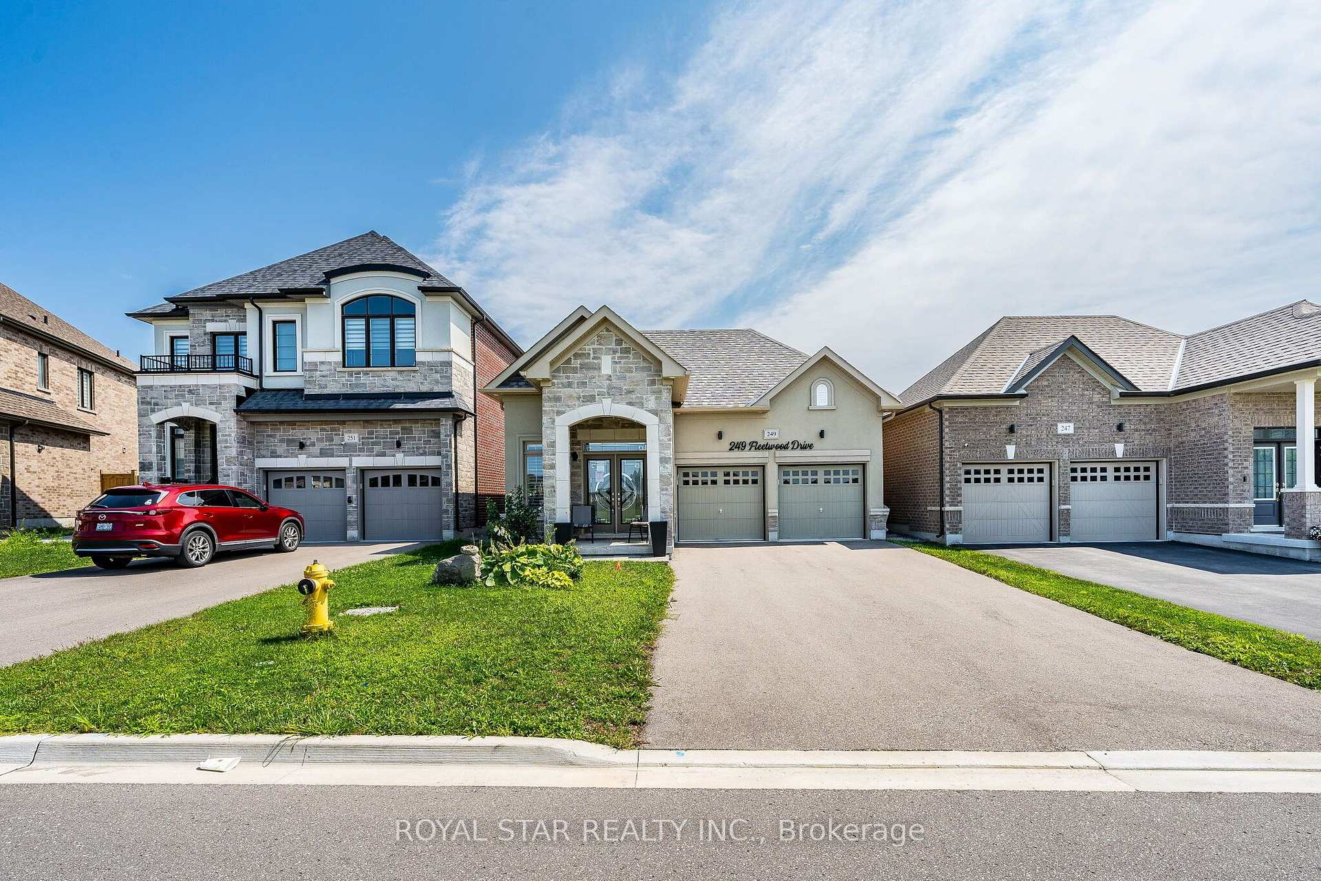 Photo 2 of 249 Fleetwood Drive, Oshawa, Eastdale — HOMEH