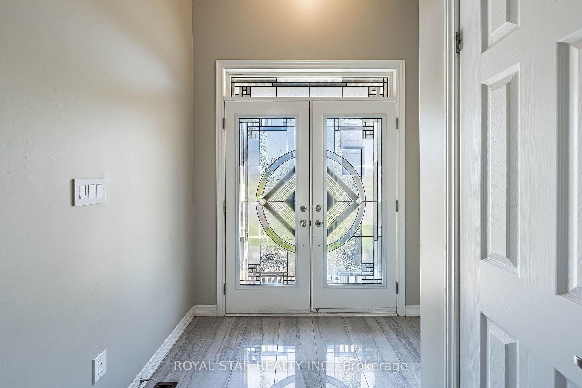 Photo 7 of 249 Fleetwood Drive, Oshawa, Eastdale — HOMEH
